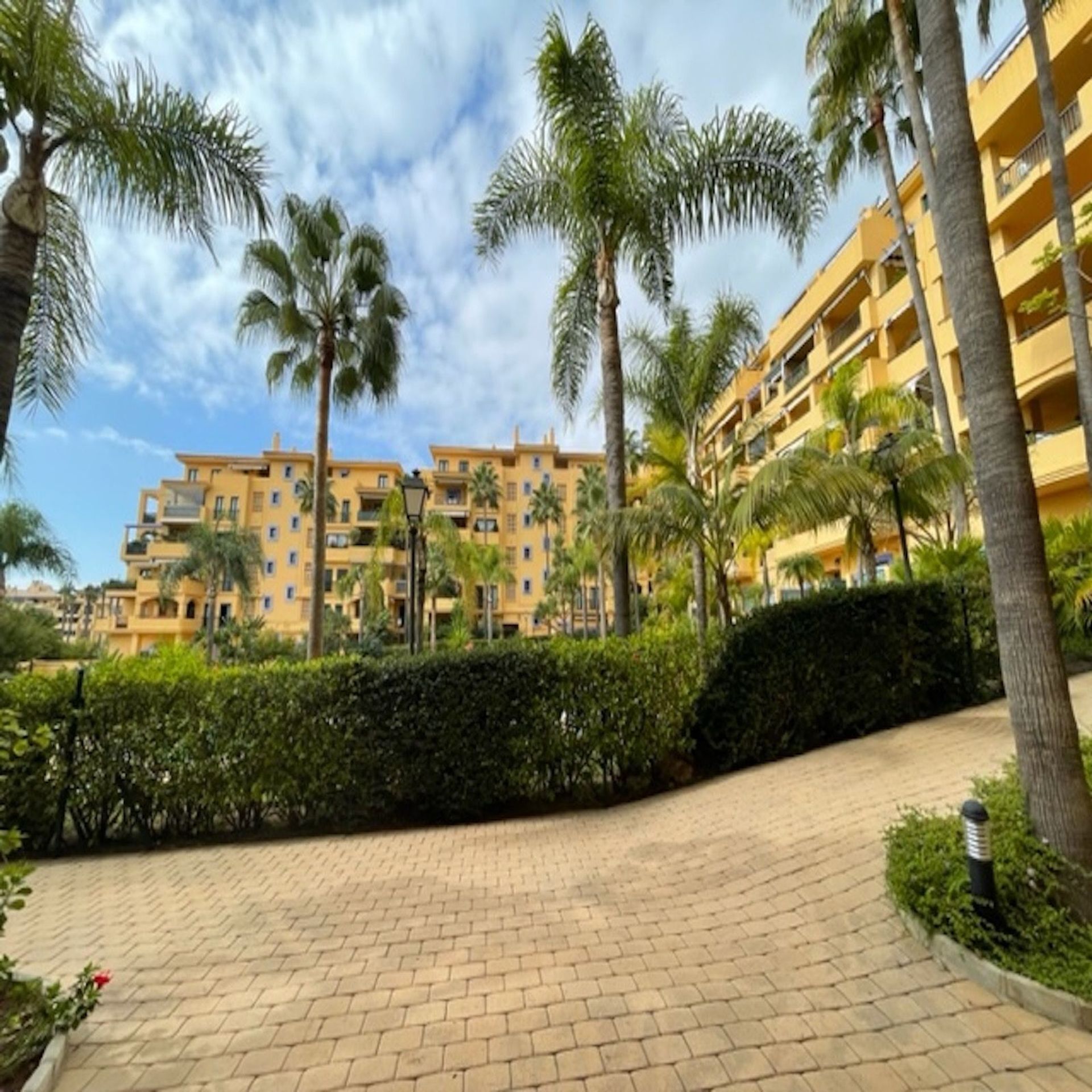 Condominium in Estepona, Andalucía 12281571