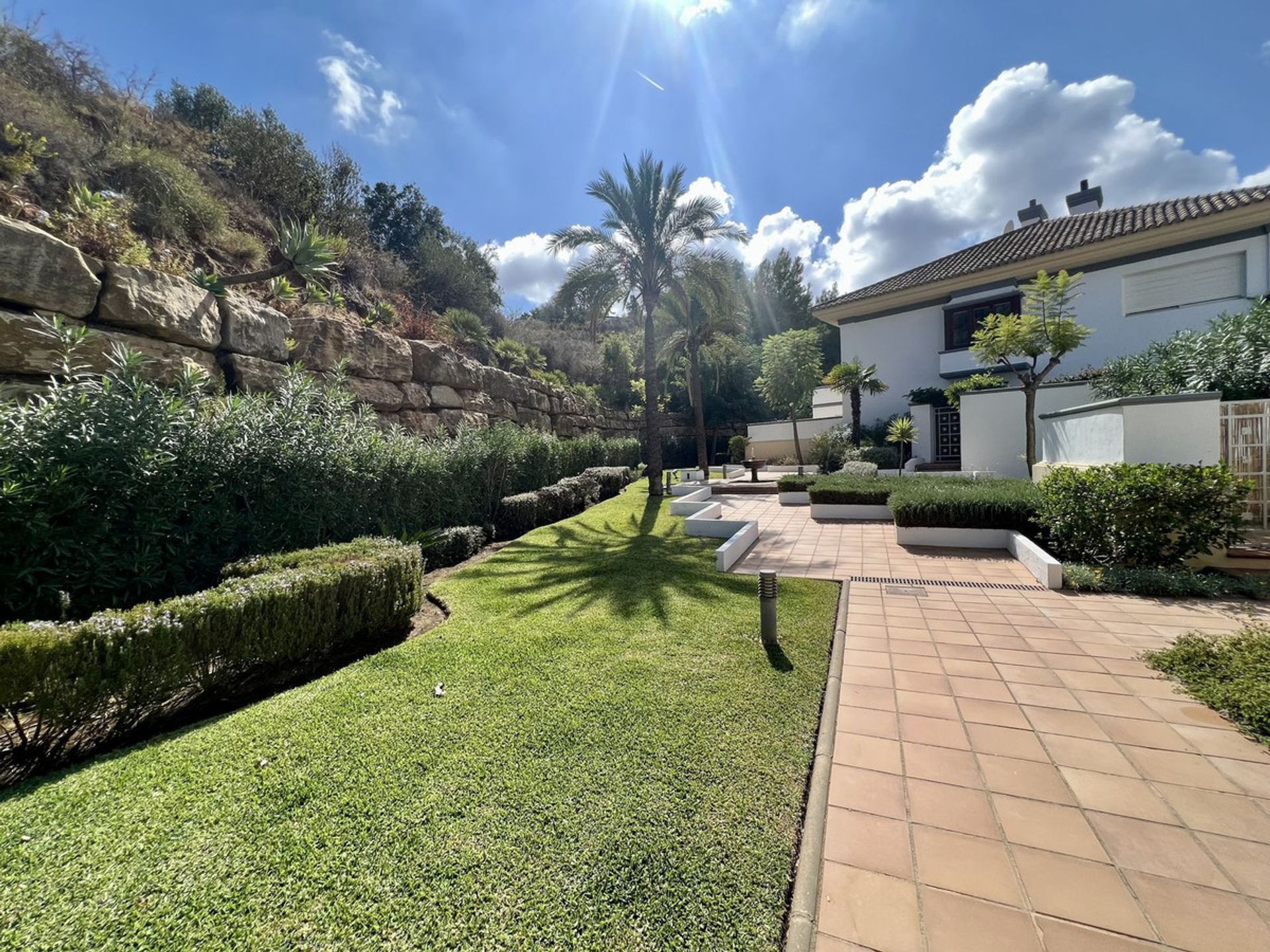 Talo sisään Las Lagunas de Mijas, Andalucía 12281729