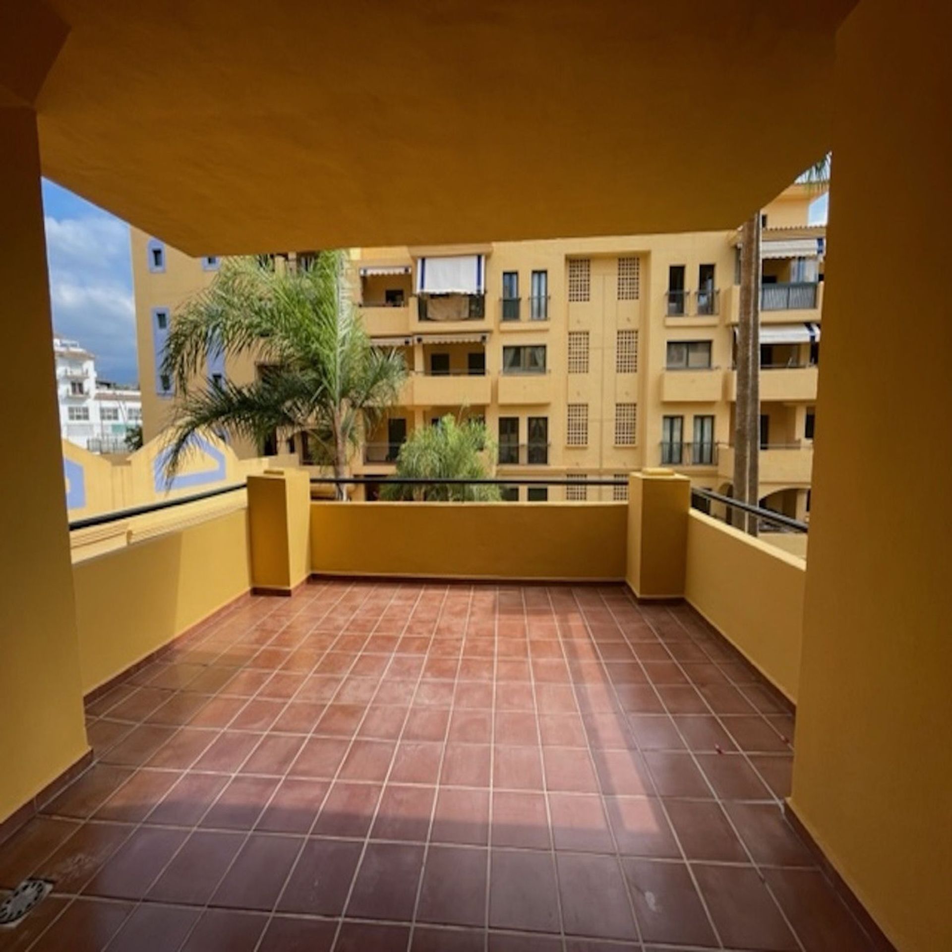 Condominium dans San Pedro de Alcántara, Andalousie 12281766