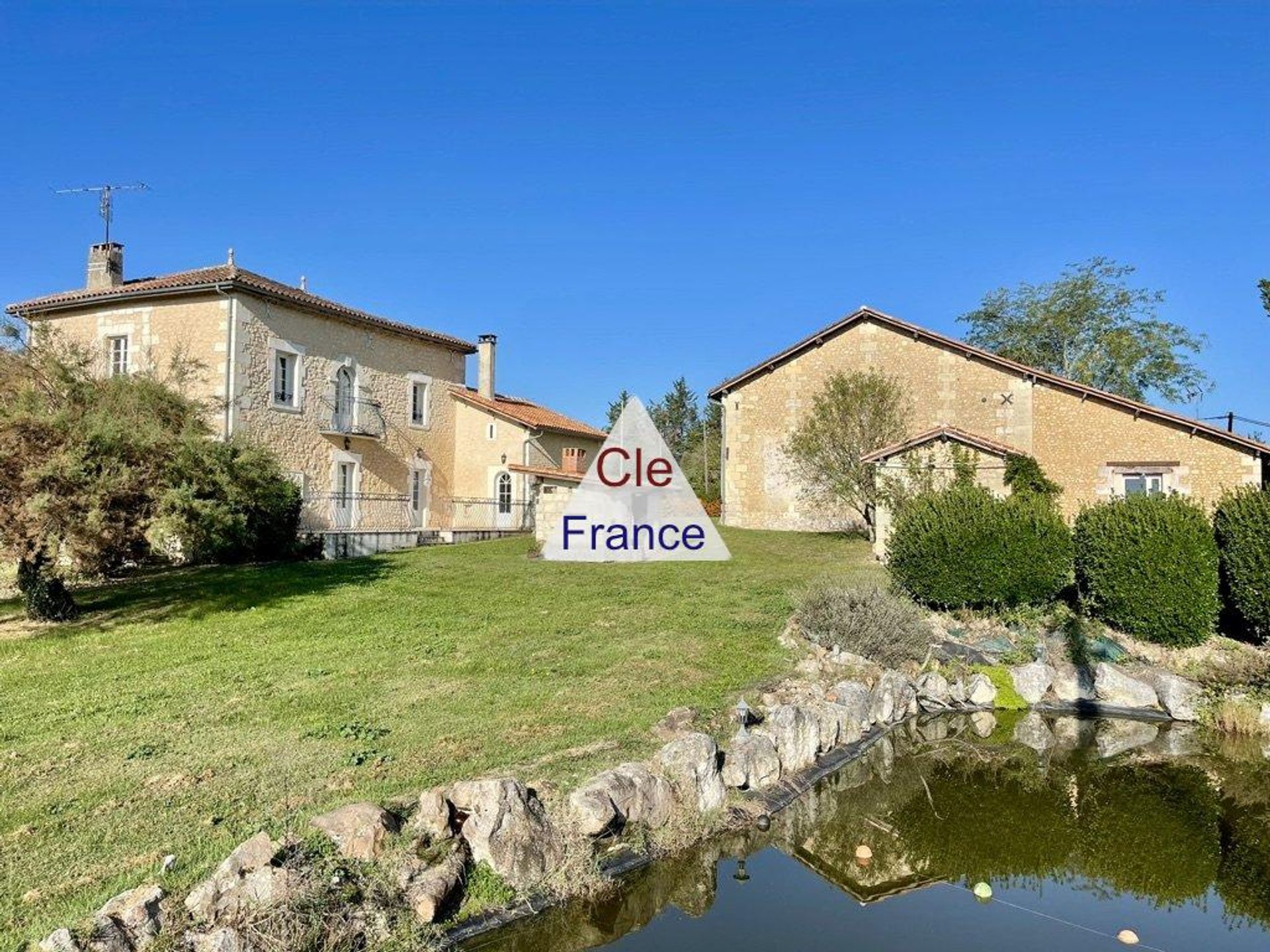 Osakehuoneisto sisään Chalais, Nouvelle-Aquitaine 12284500