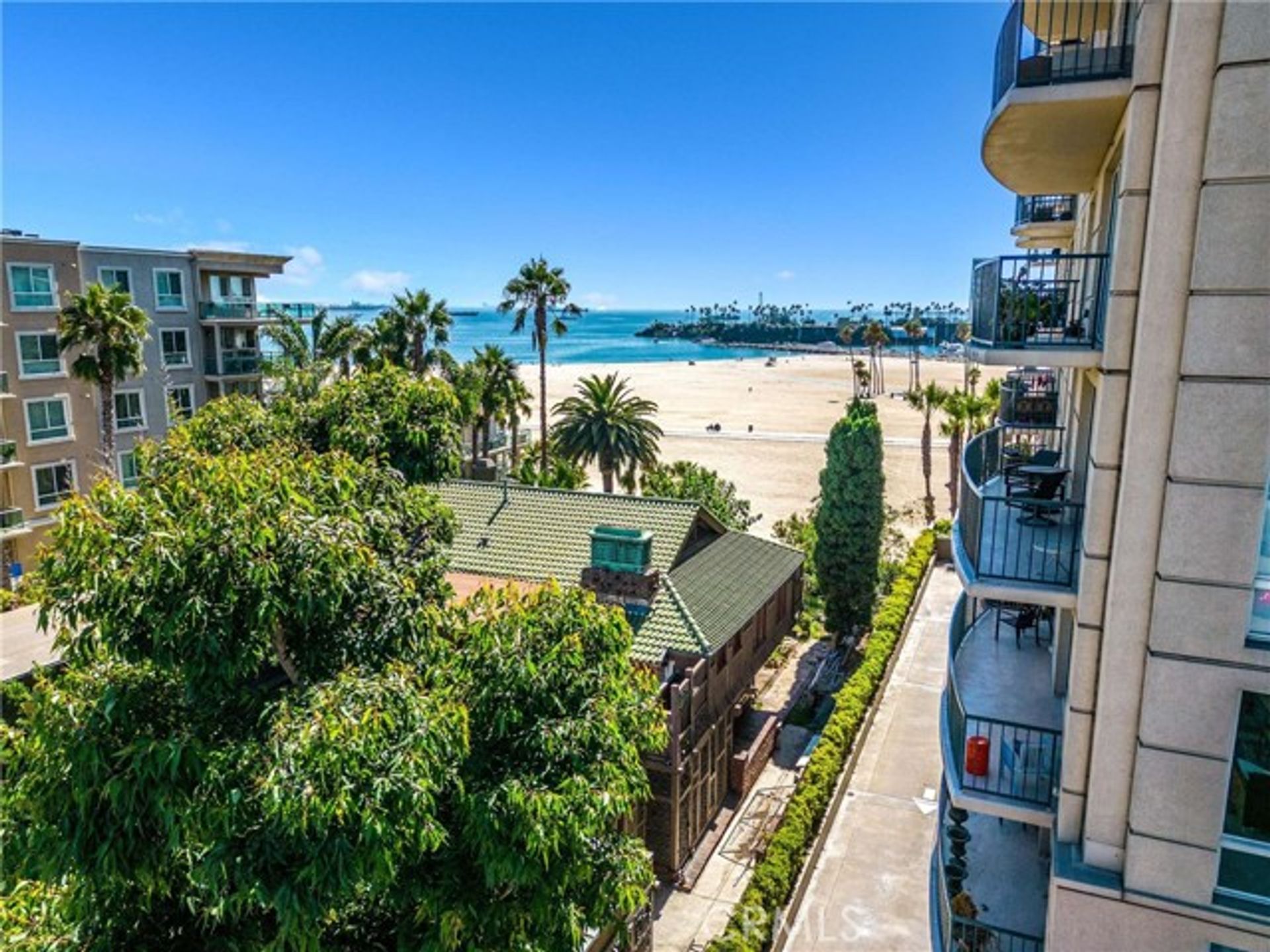 Condominium in Long Beach, California 12284710