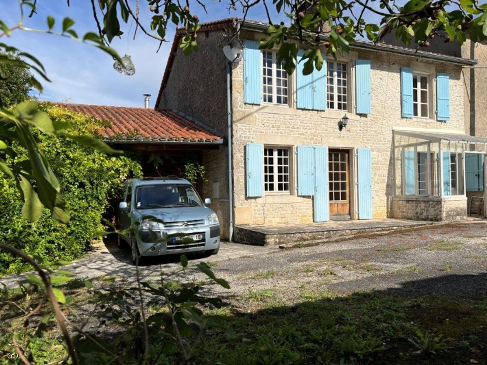 Huis in Verteuil-sur-Charente, Nouvelle-Aquitanië 12291408