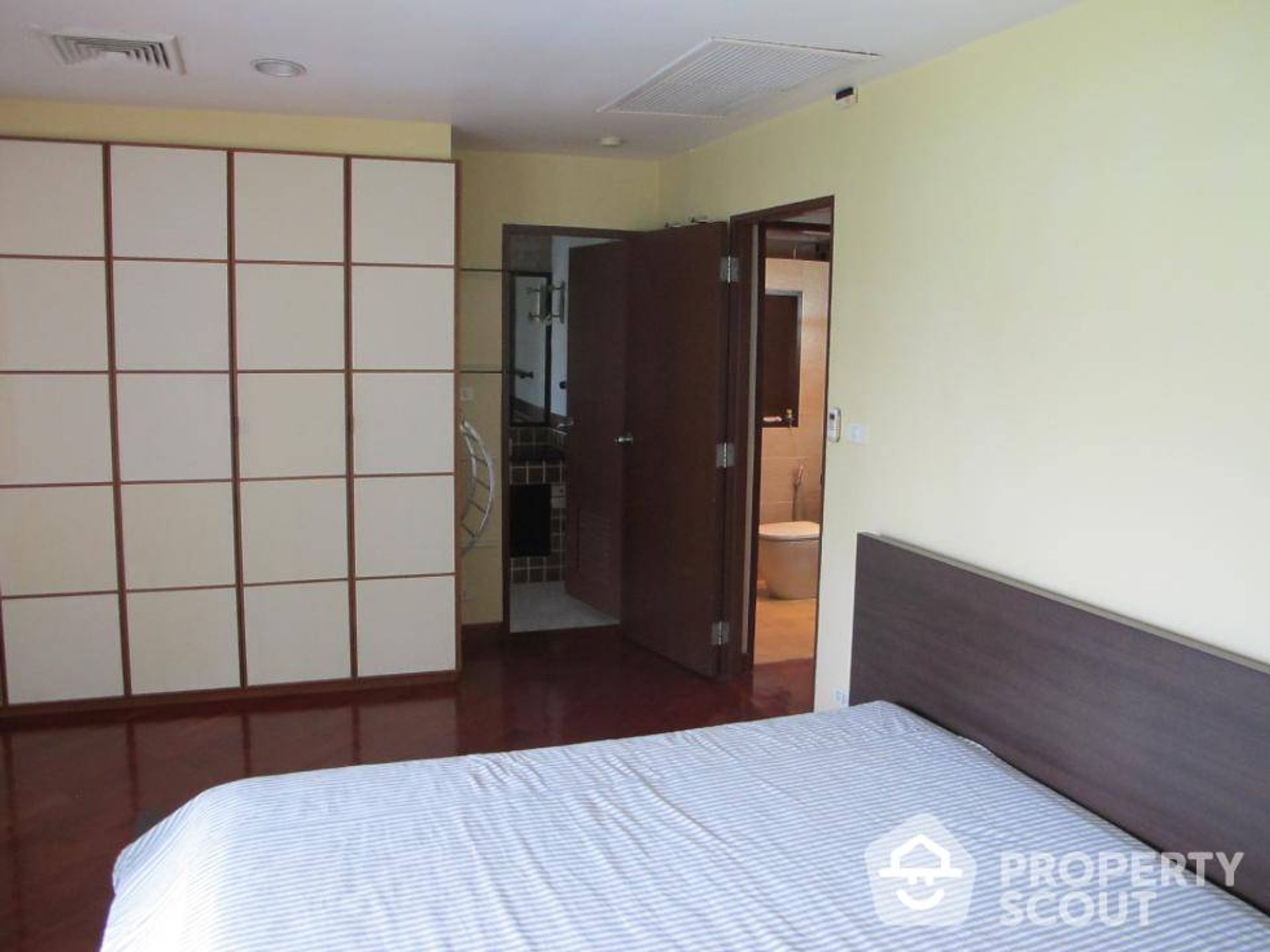 Condominium in , Krung Thep Maha Nakhon 12292486