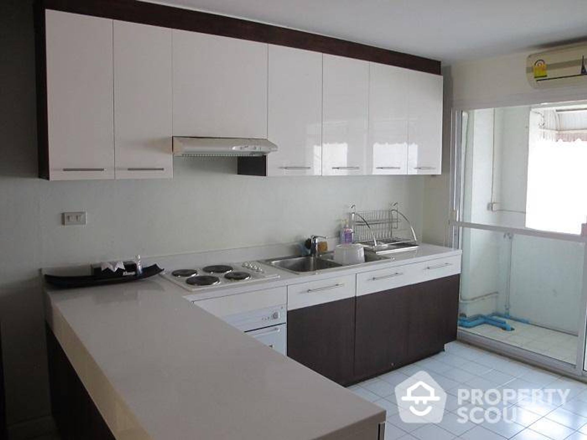 Condominium in Ban Na Lied, Krung Thep Maha Nakhon 12292486