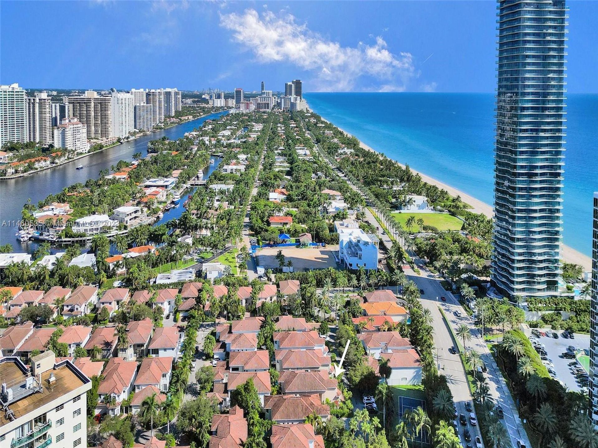 rumah dalam Pantai Sunny Isles, Florida 12293087