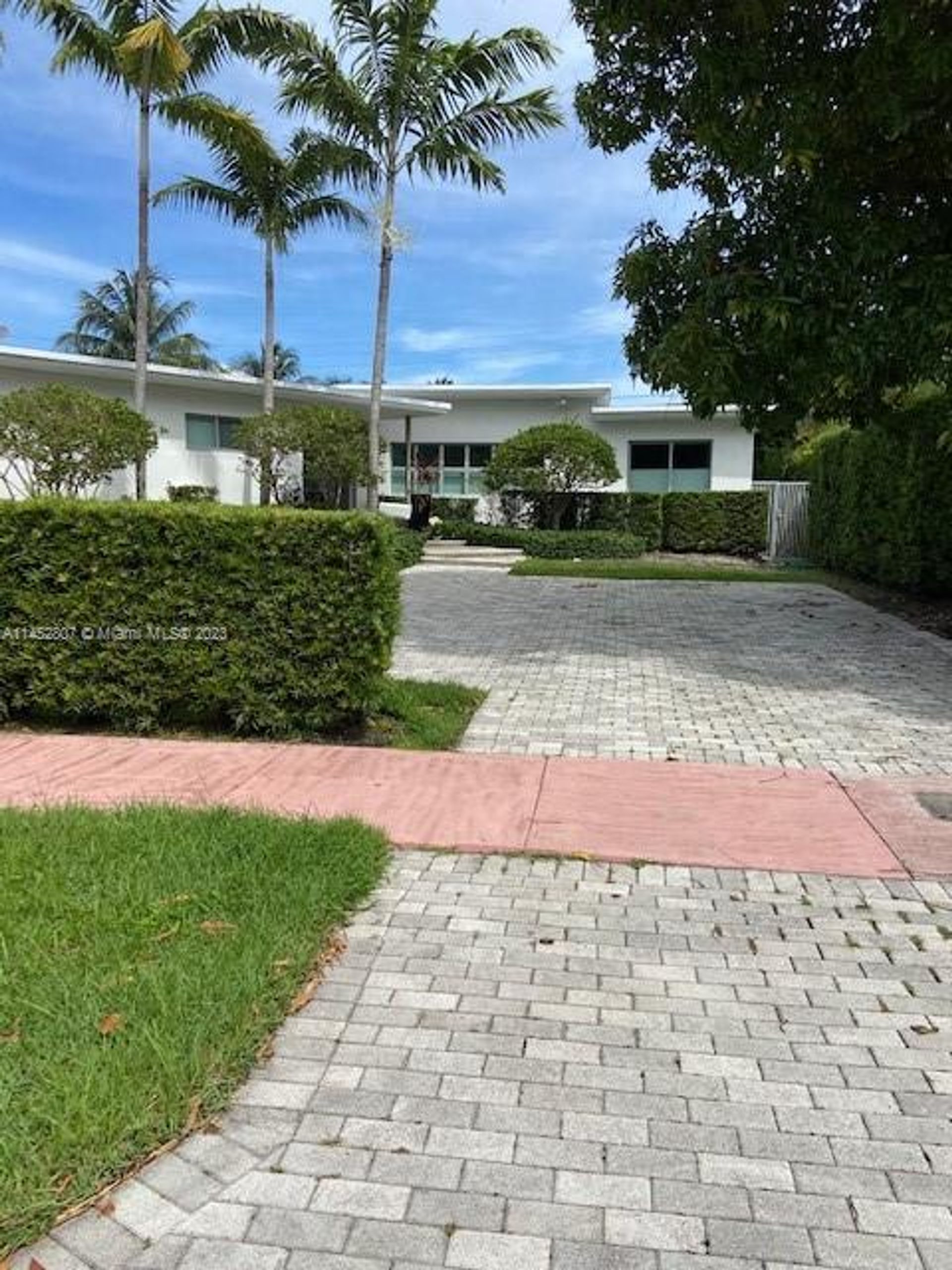 σπίτι σε Normandy Shores, Florida 12293088