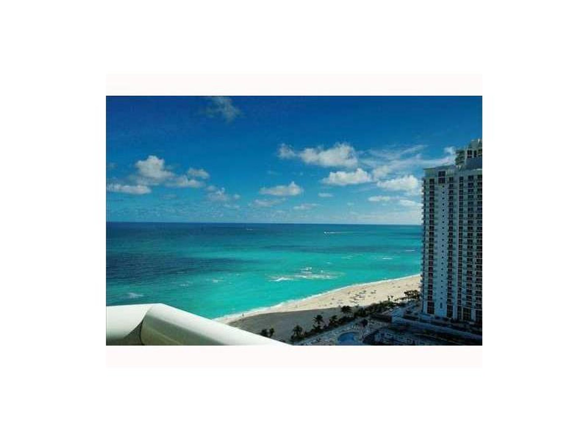 Osakehuoneisto sisään Sunny Isles Beach, Florida 12293116