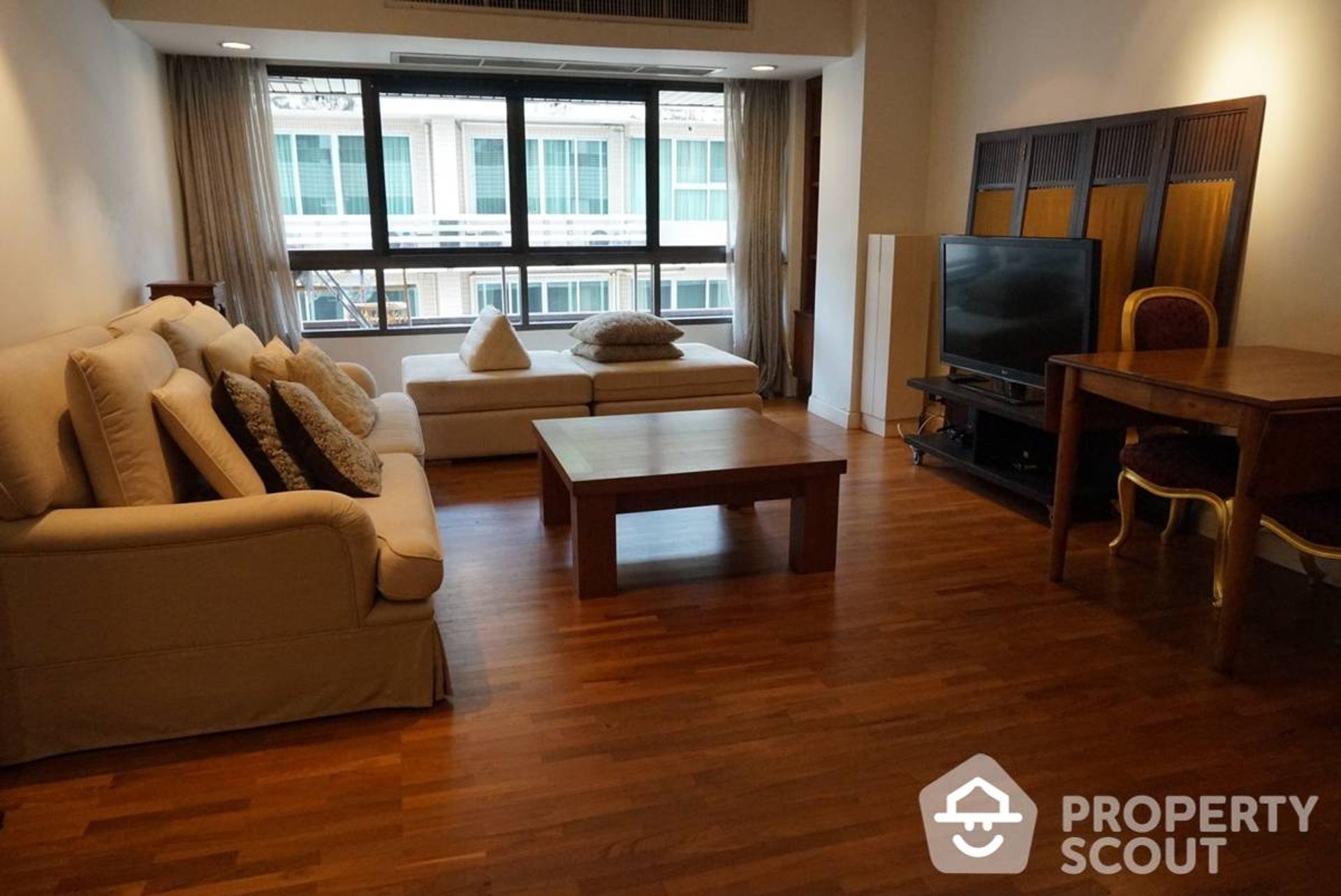 Condominium in Pathum Wan, Krung Thep Maha Nakhon 12295973