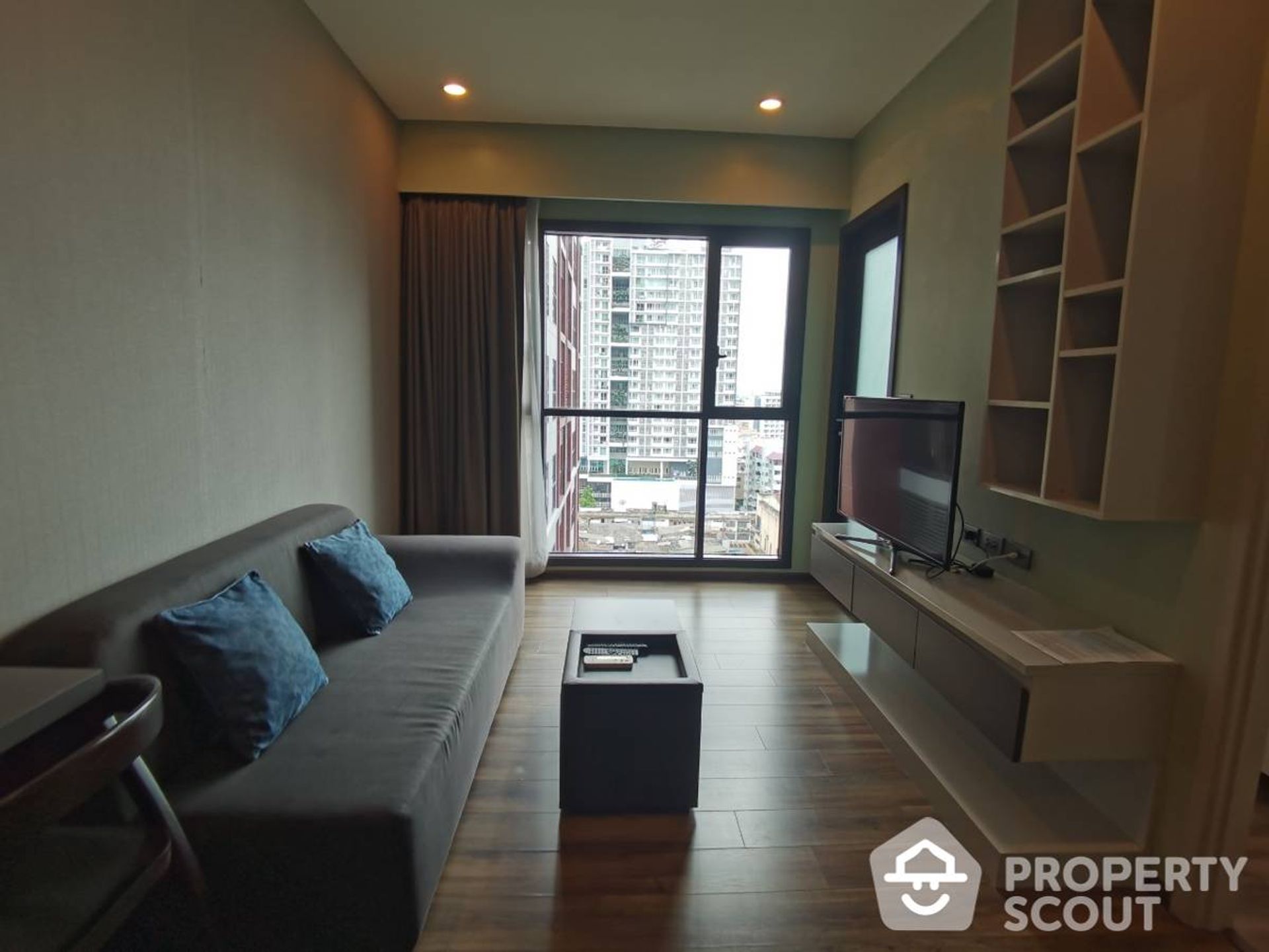 Condominium in Phra Khanong, Krung Thep Maha Nakhon 12297581