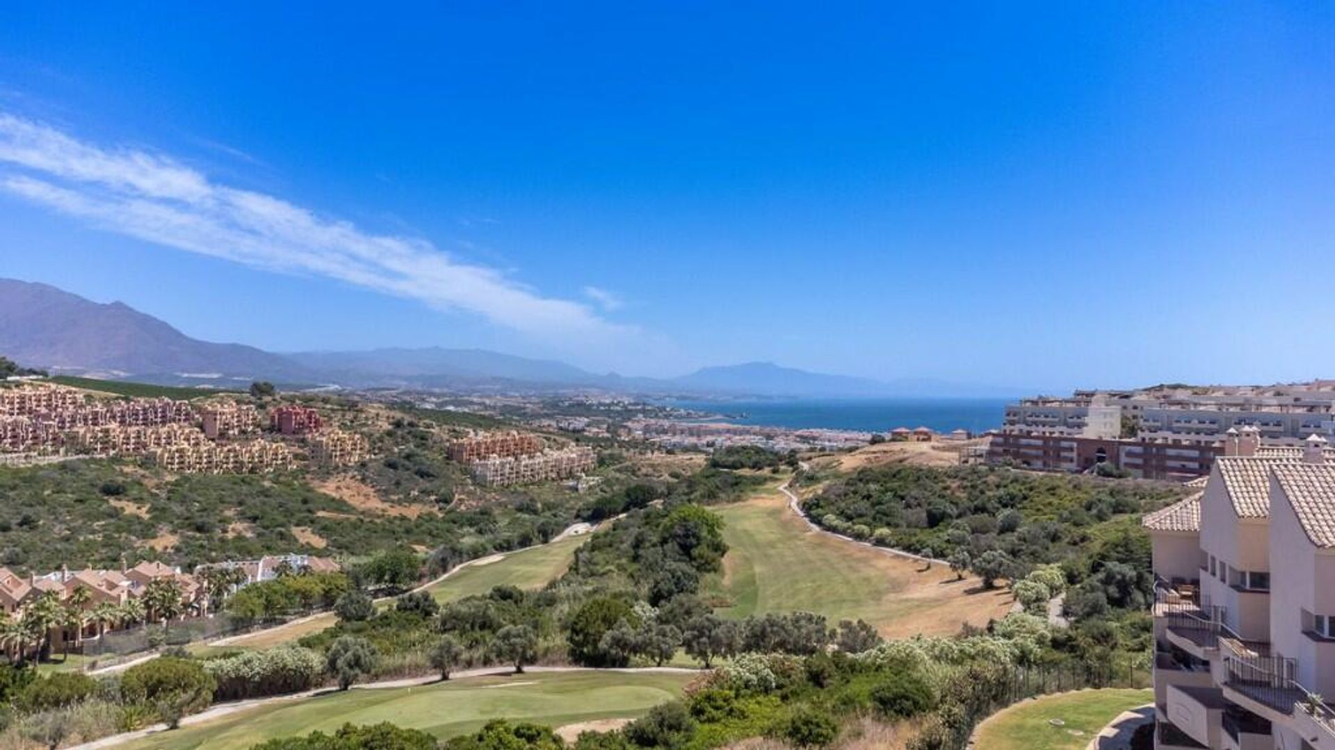 Condominium in Puerto de la Duquesa, Andalusia 12298201