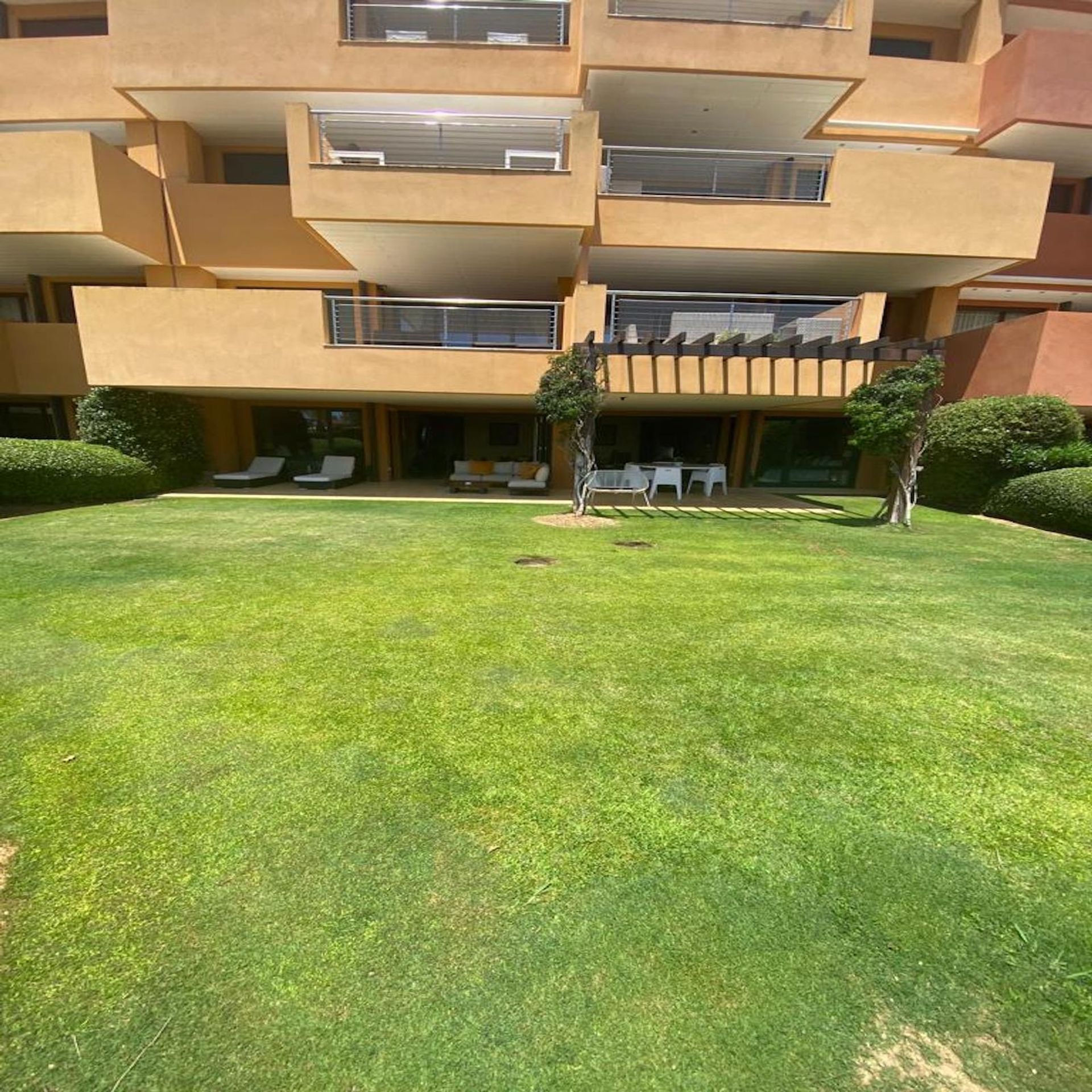 Condominium in San Roque, Andalucía 12298780