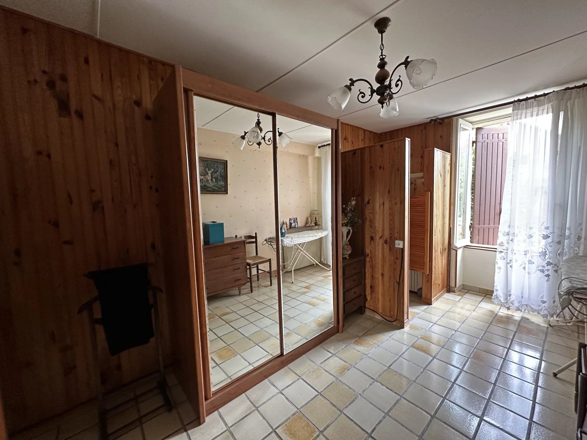 Huis in Teuillac, Gironde 12300427