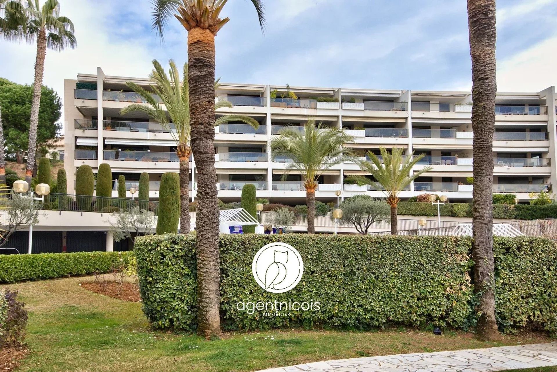 Condominium in Nice, Alpes-Maritimes 12300436