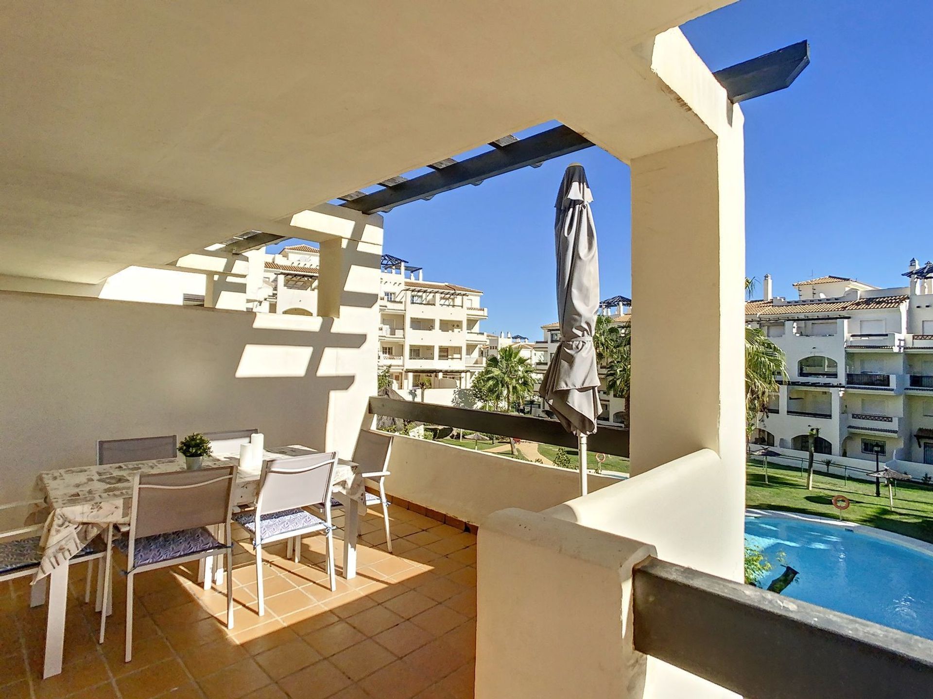 Condominium in San Luis de Sabinillas, Andalusia 12302042