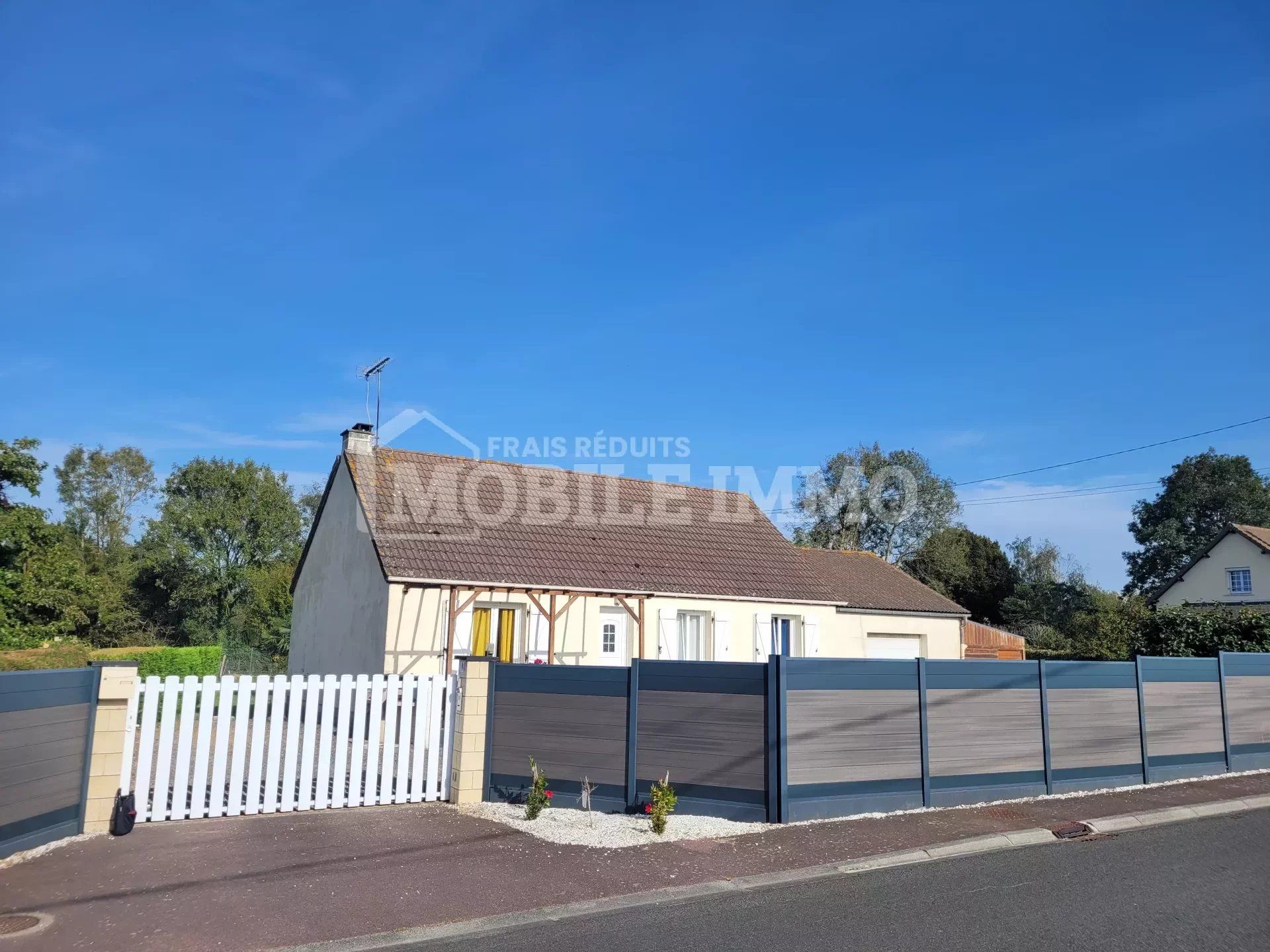 Residential in Saint-Michel-des-Loups, Manche 12303018