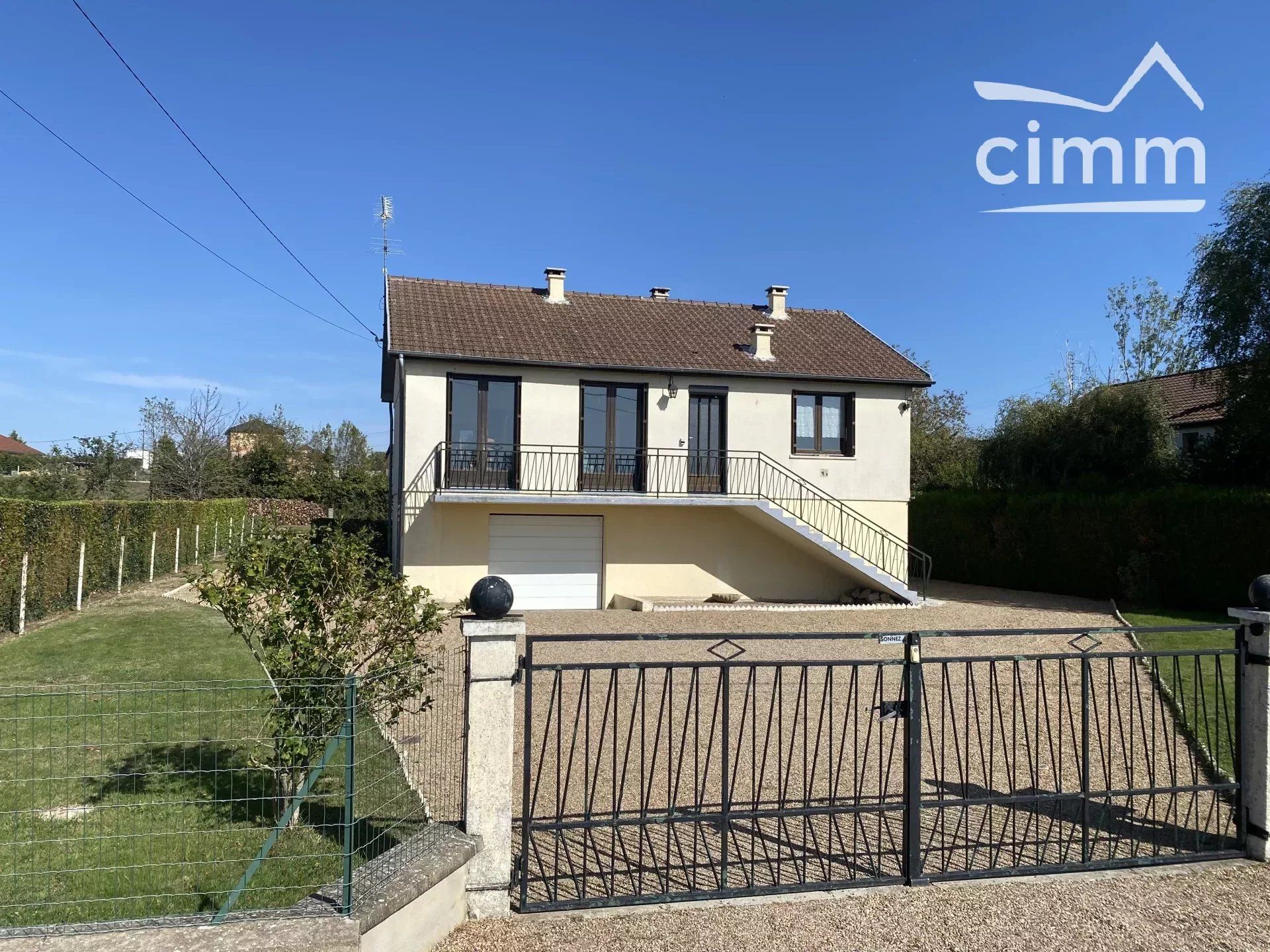 House in Dompierre-sur-Besbre, Auvergne-Rhone-Alpes 12303023