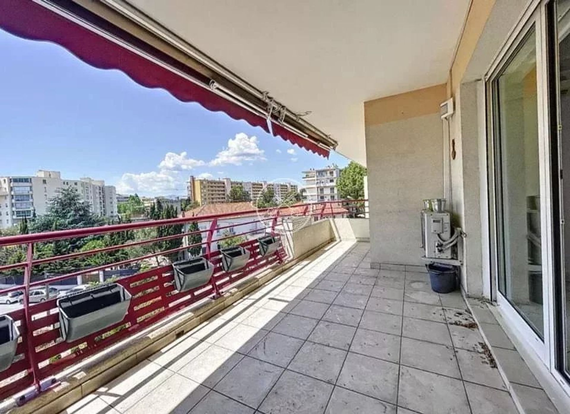 Condominium in Frejus, Provence-Alpes-Cote d'Azur 12303049