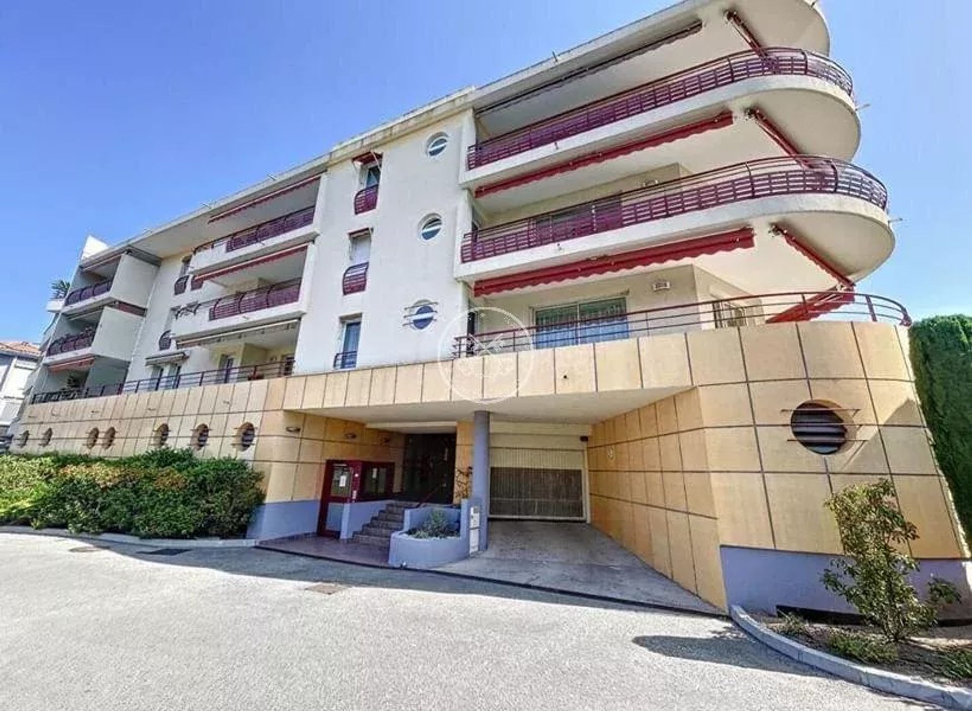 Condominium in Fréjus, Var 12303049