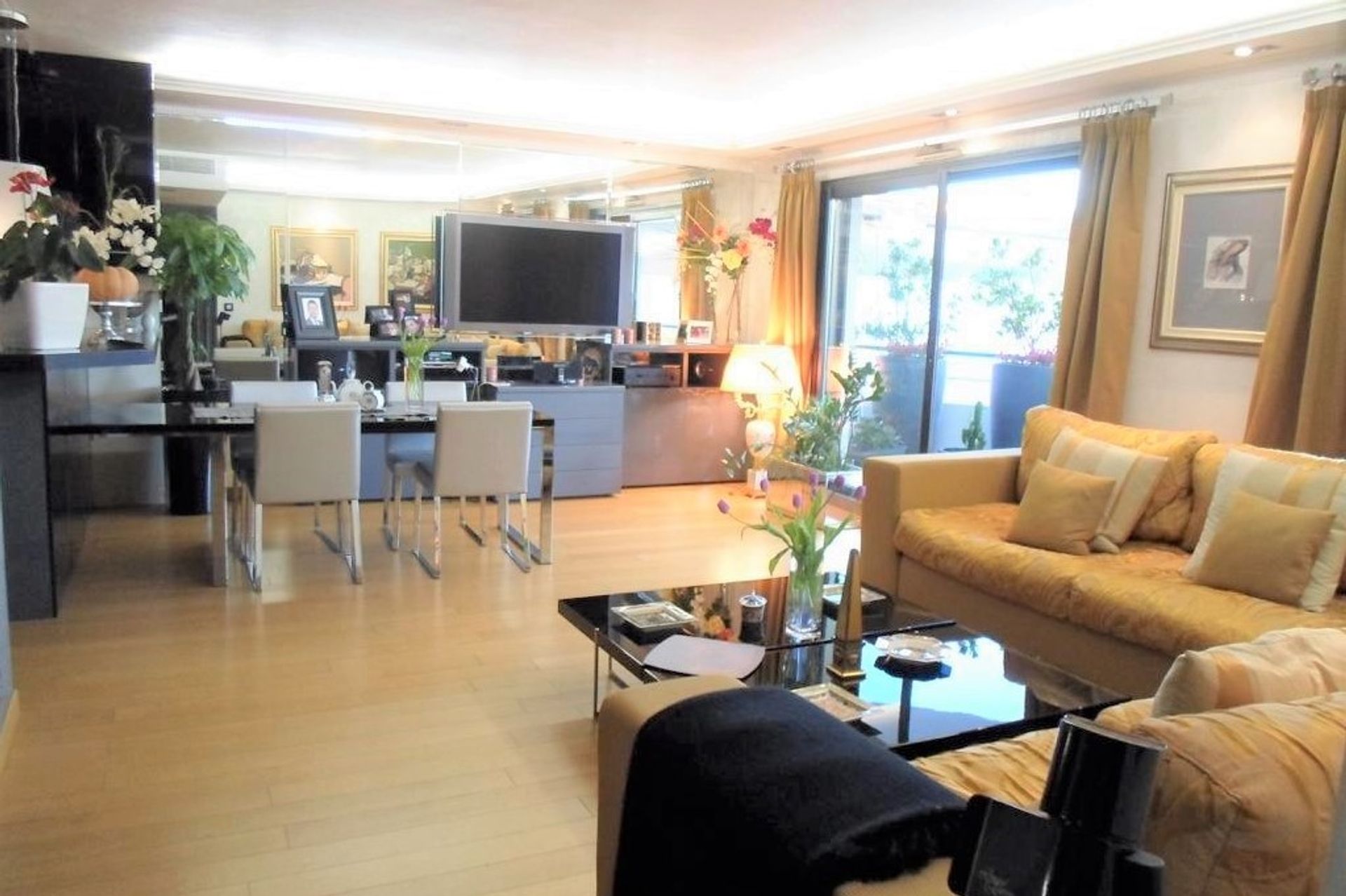 Квартира в Cannes, 90 Rue d'Antibes 12303272