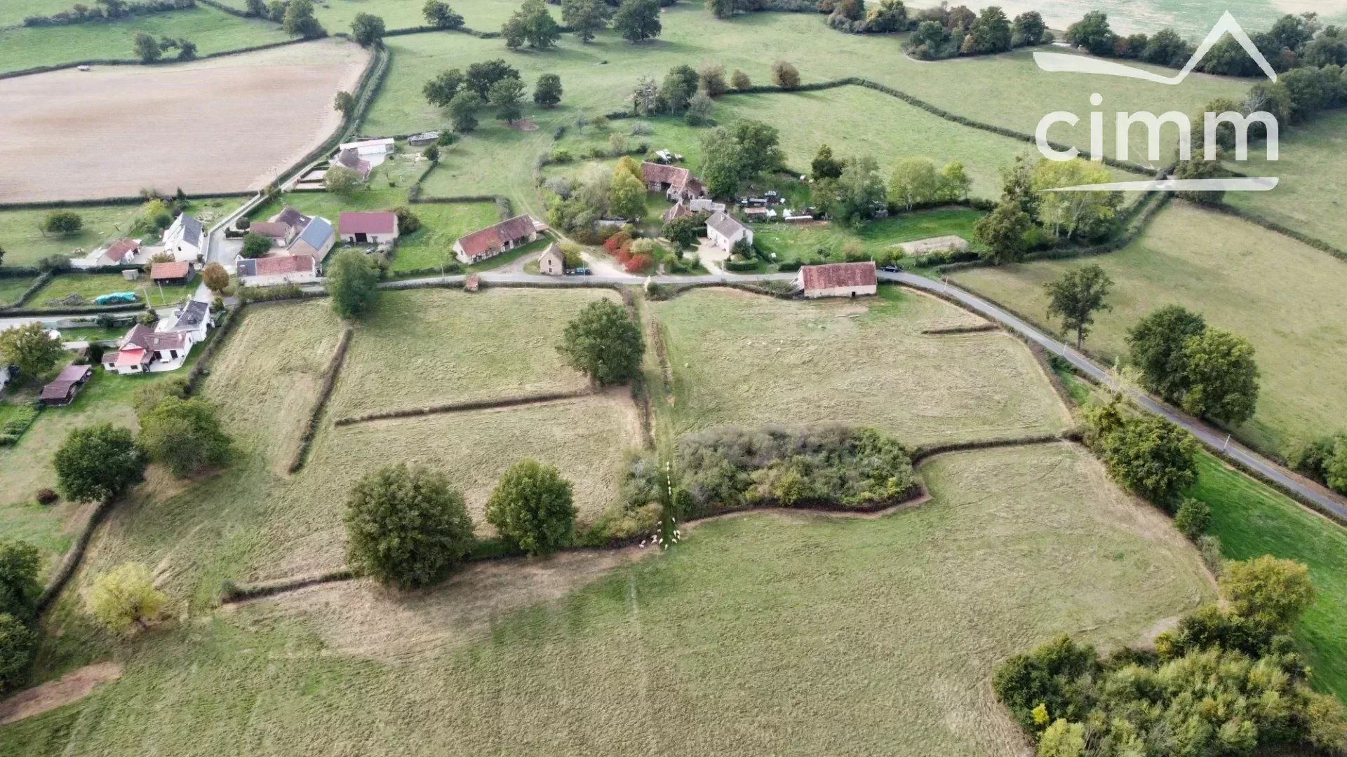 Land i Saligny-sur-Roudon, Auvergne-Rhône-Alpes 12304487