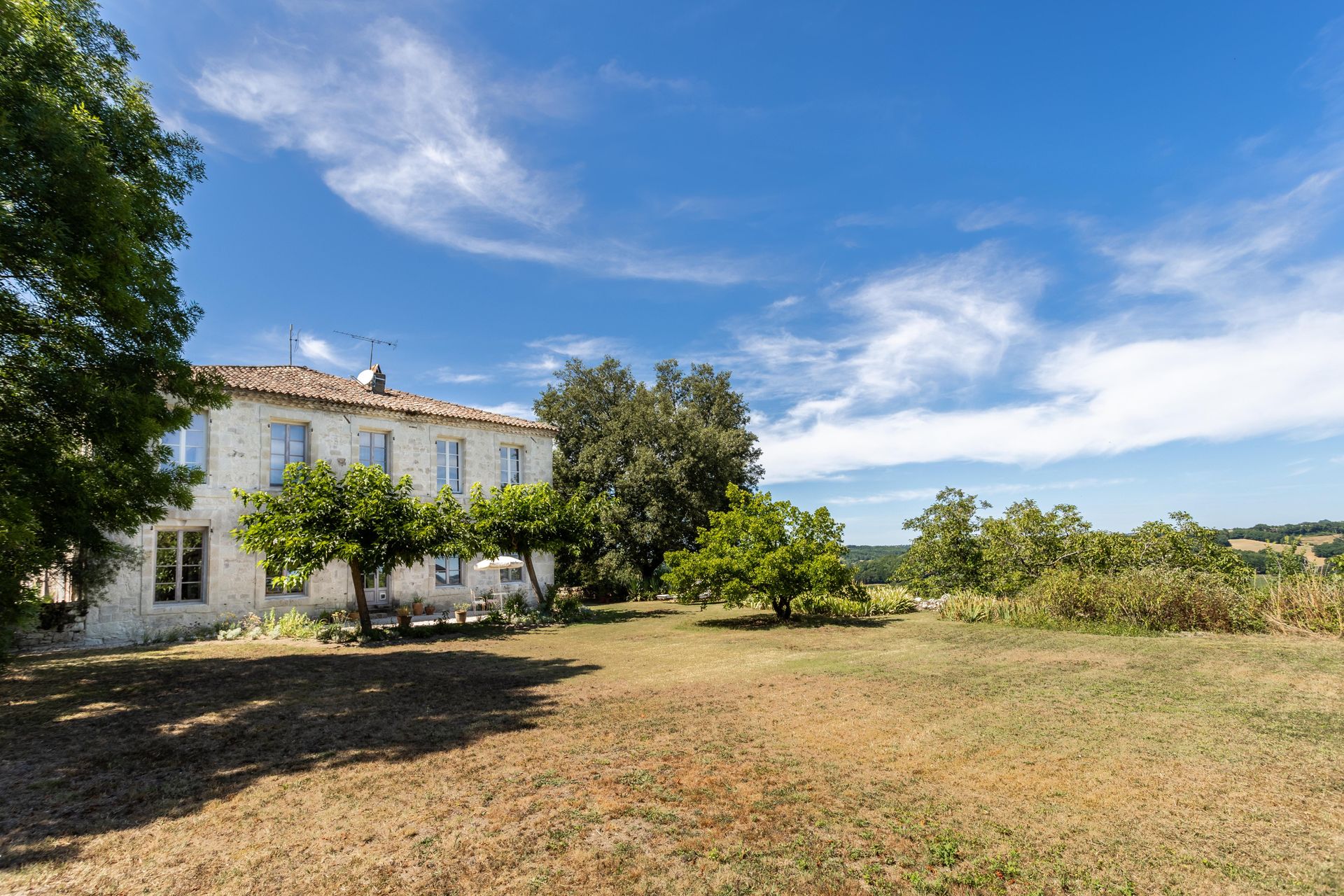 Komersial dalam Perville, Occitanie 12305766