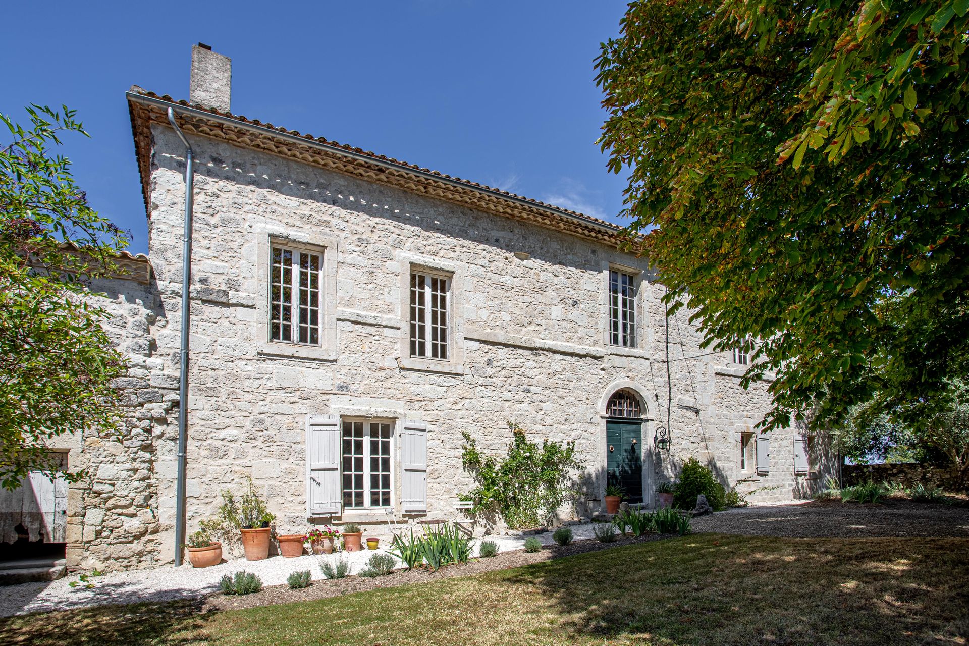 Komersial dalam Perville, Occitanie 12305766