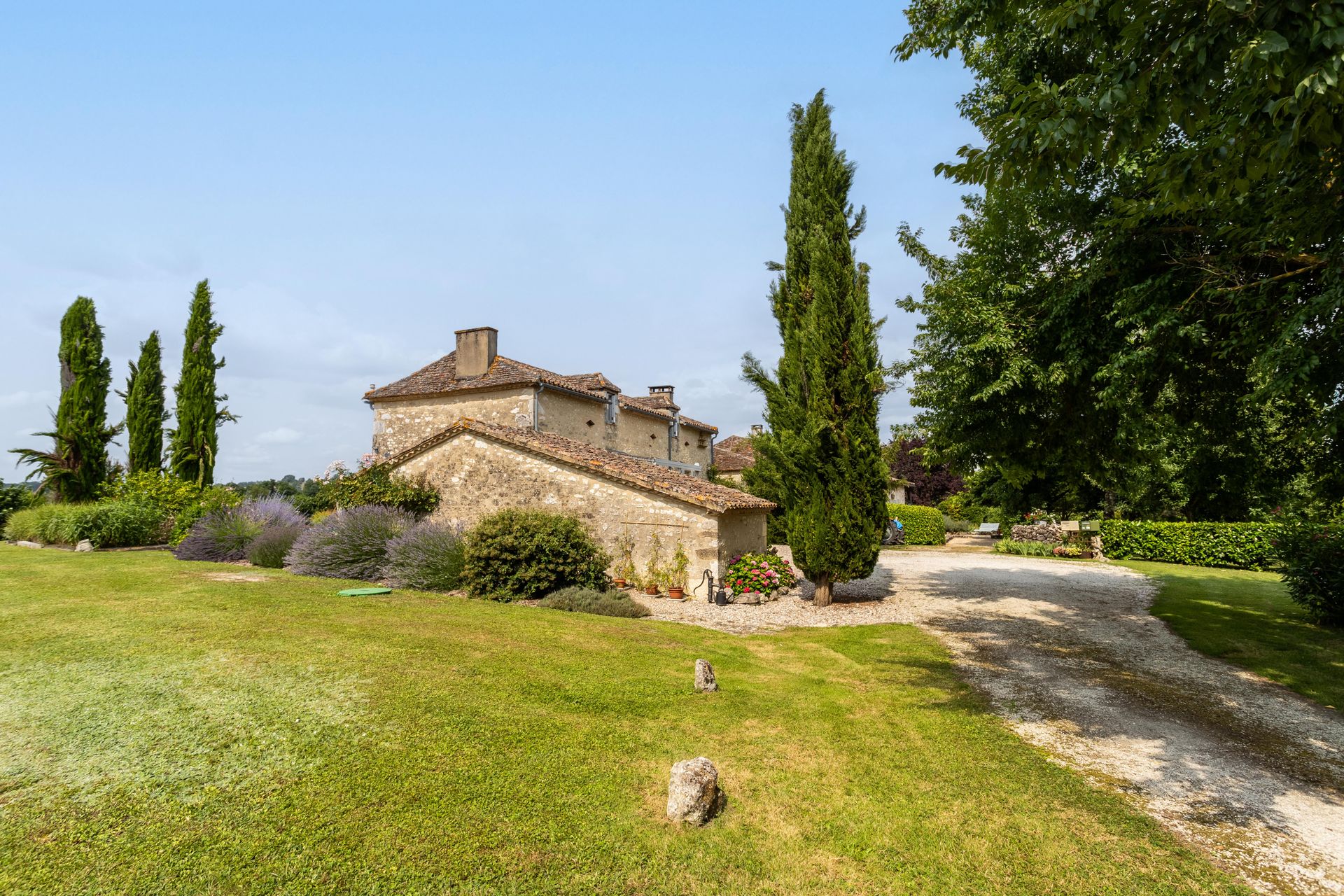 بيت في Mazières-Naresse, Nouvelle-Aquitaine 12305807