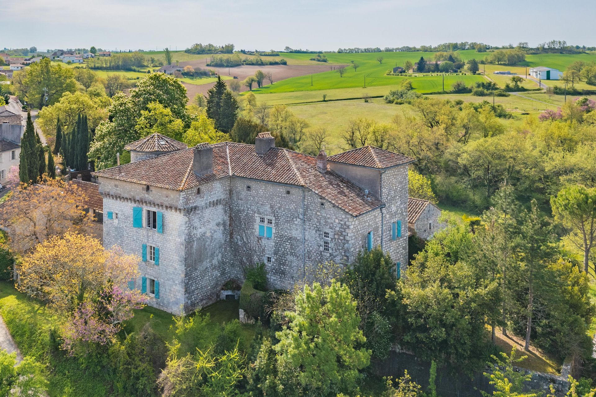 商業的 在 Alos, Occitanie 12305810