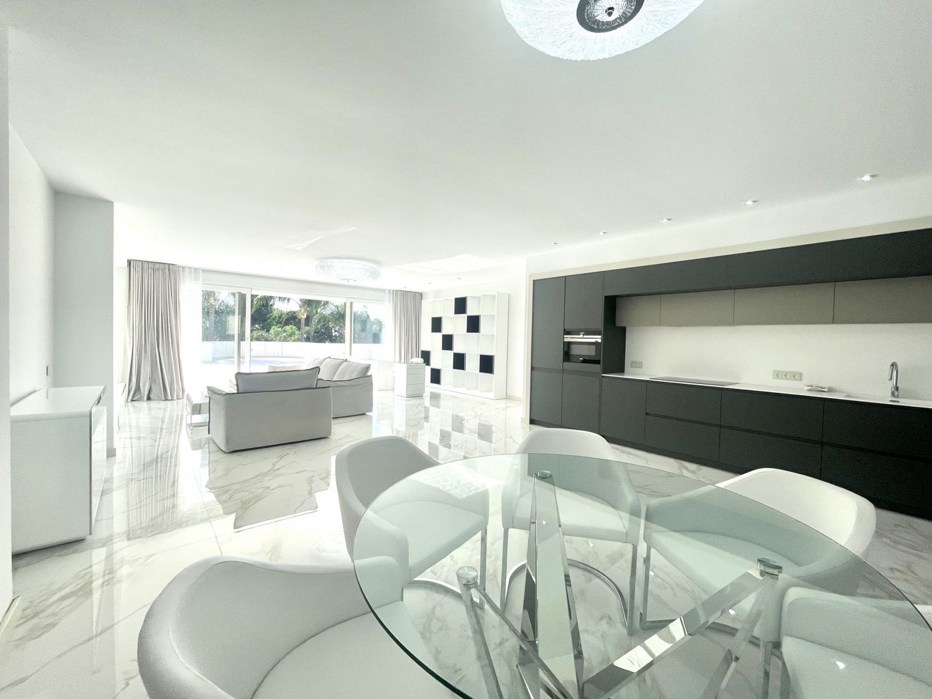 Condominium in Marbella, Andalusia 12306629