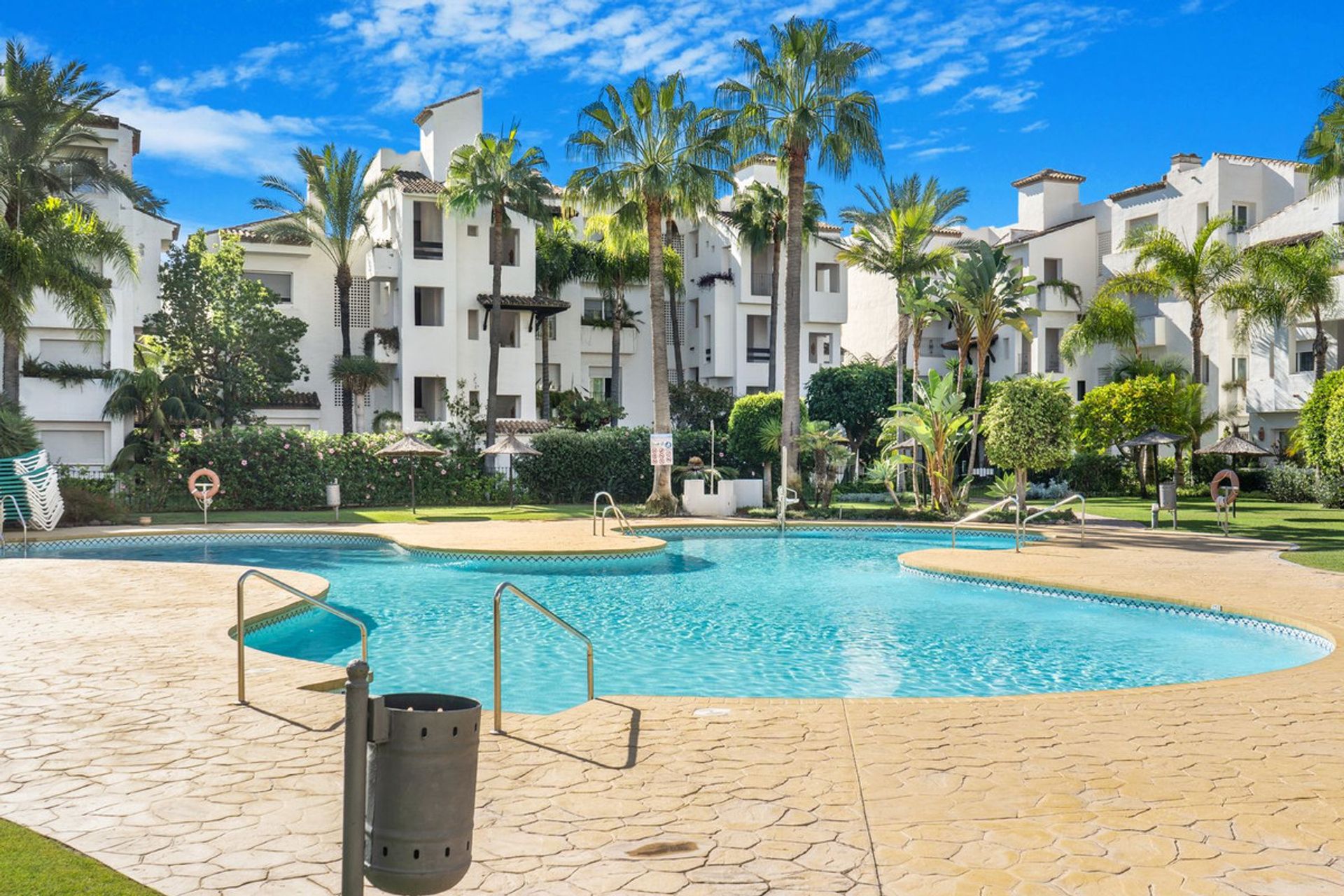 Condominium in Estepona, Andalusia 12306907