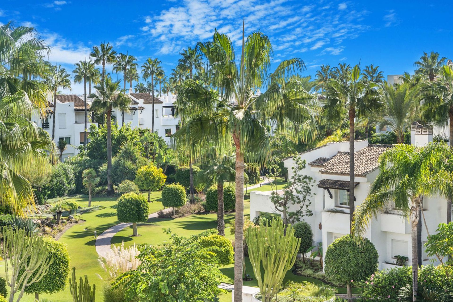 Condominium in Estepona, Andalusia 12307014