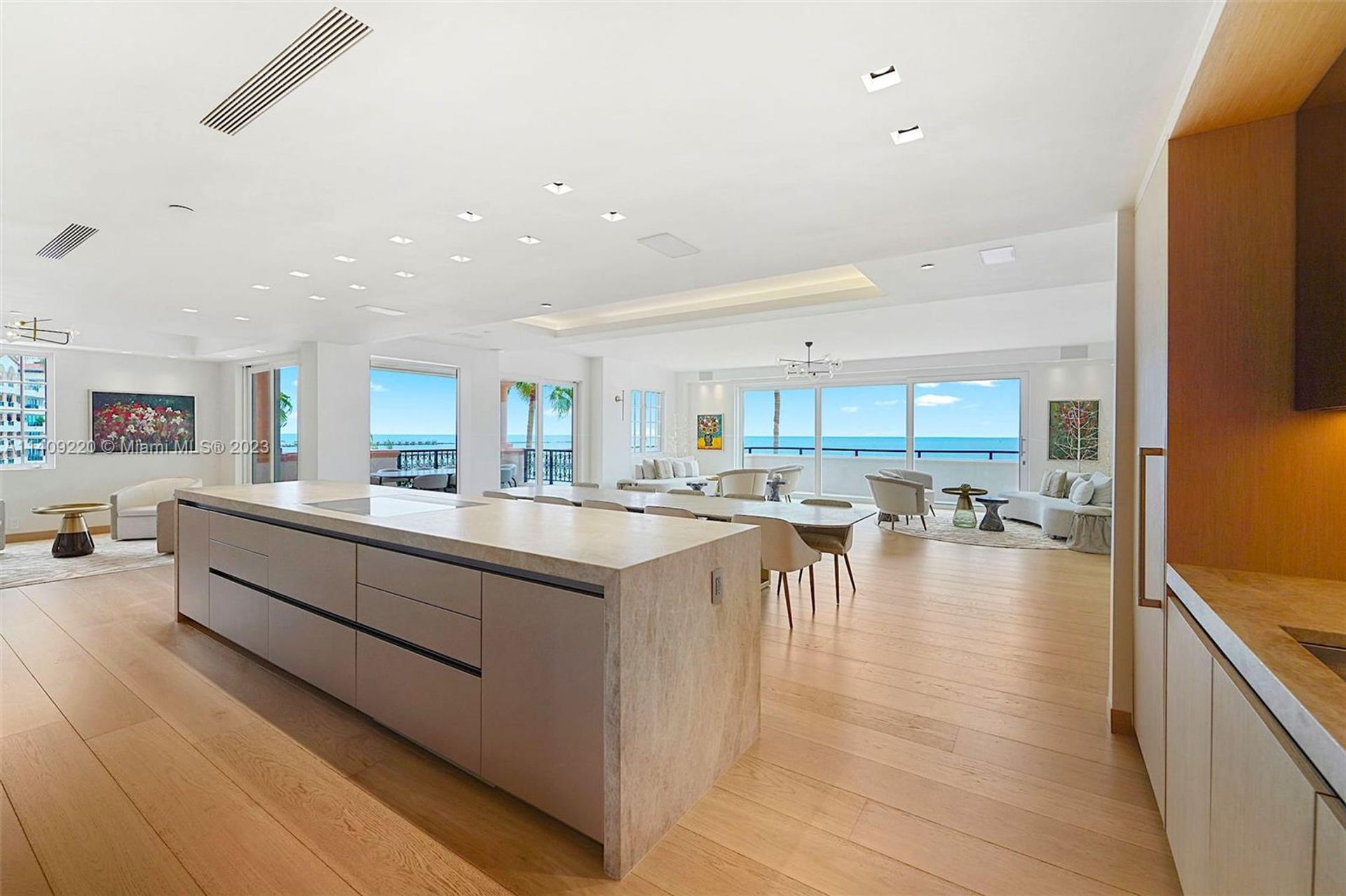 Condominium in Miami Beach, Florida 12307894