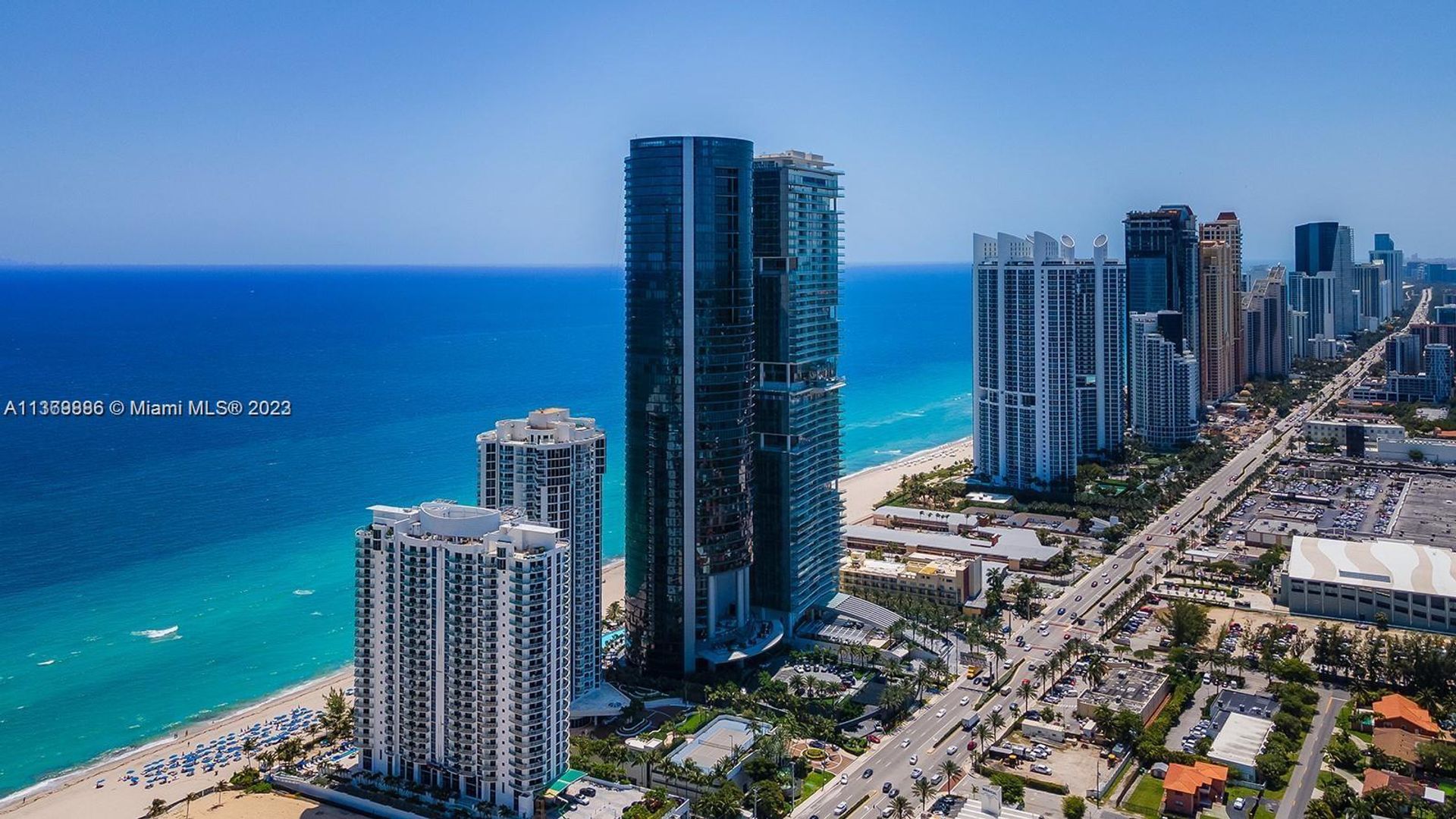 Osakehuoneisto sisään Sunny Isles Beach, Florida 12307995