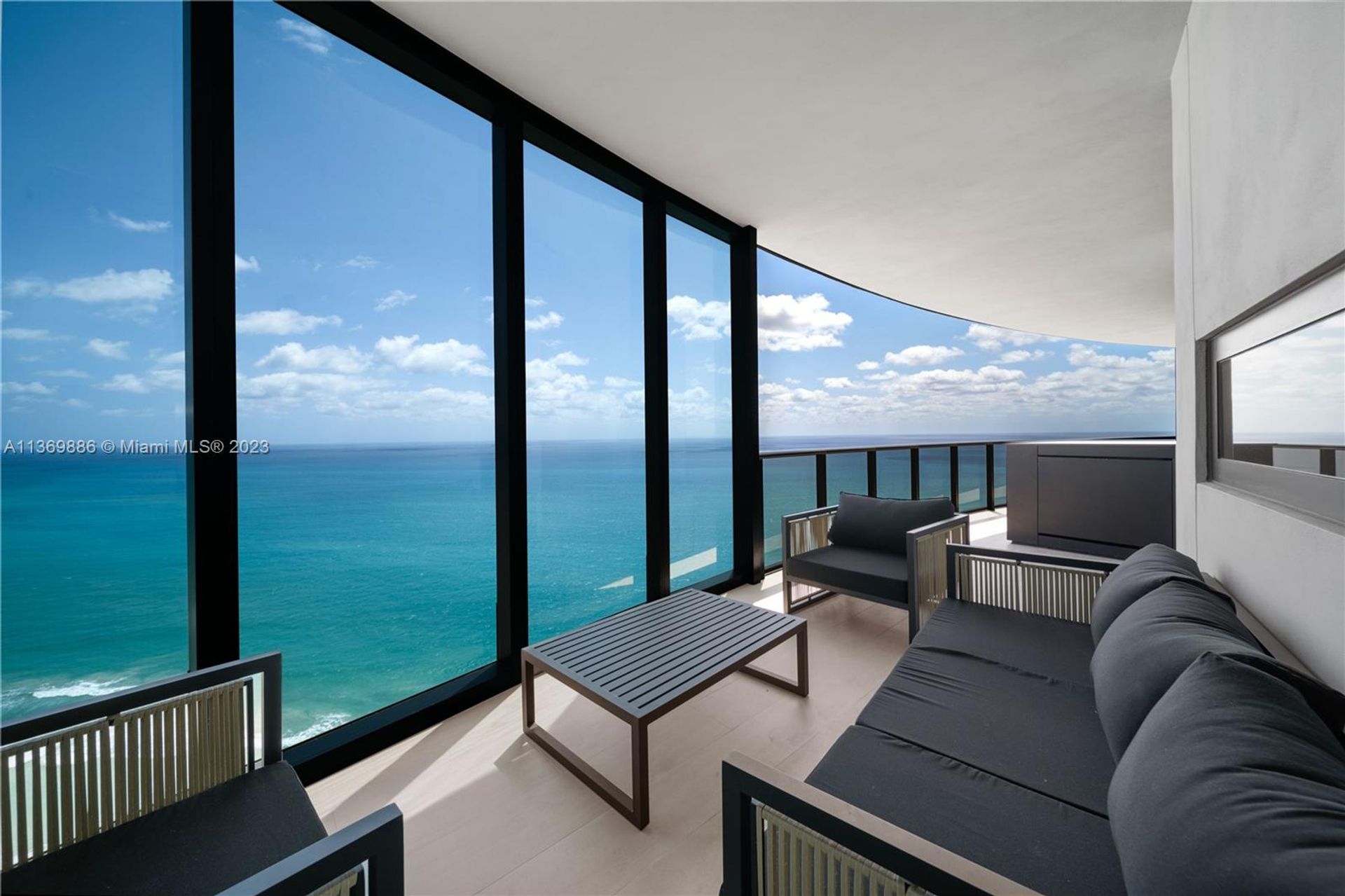 Condominium in Sunny Isles Beach, Florida 12307995