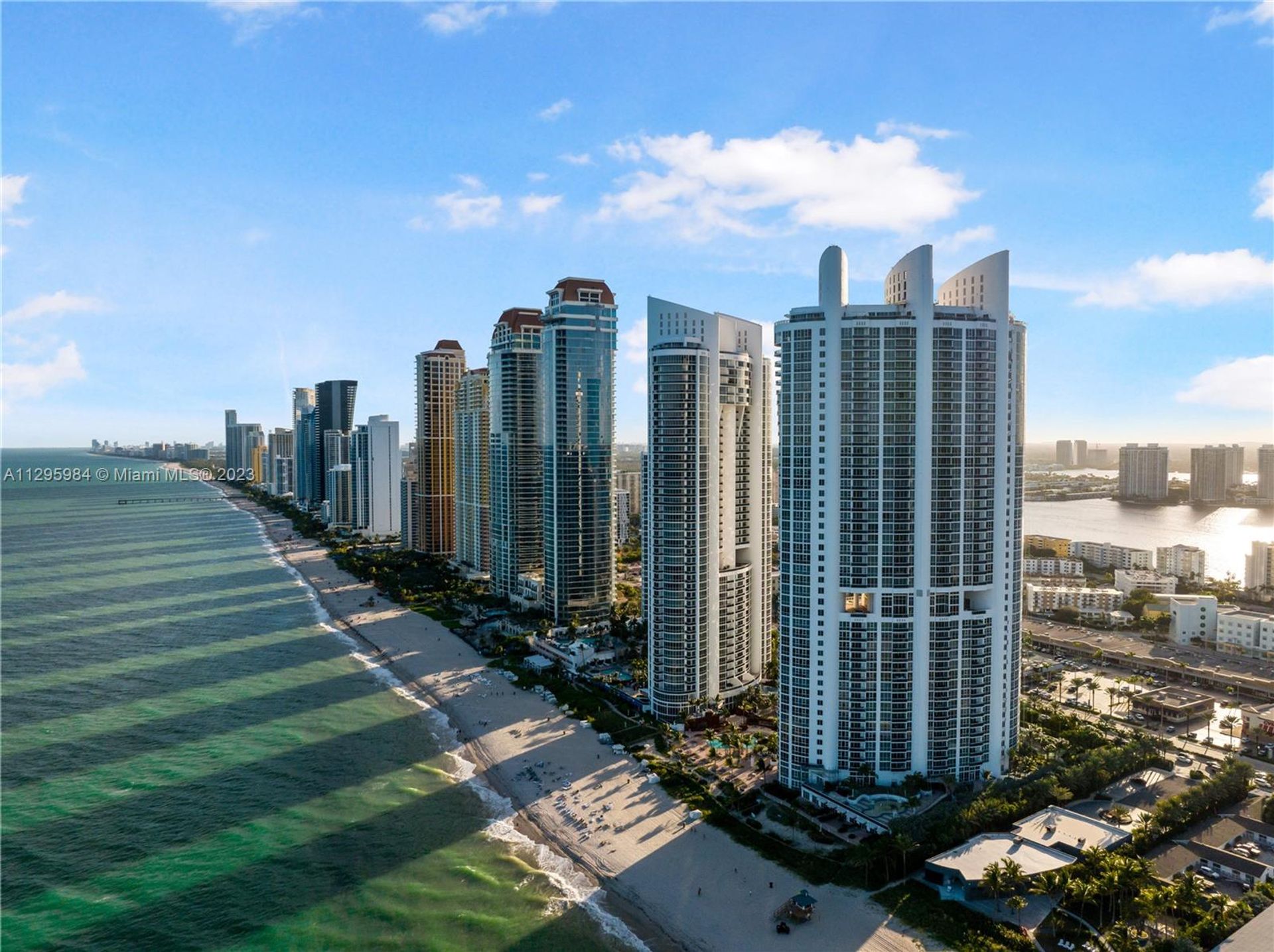 Hus i Sunny Isles Beach, Florida 12308033