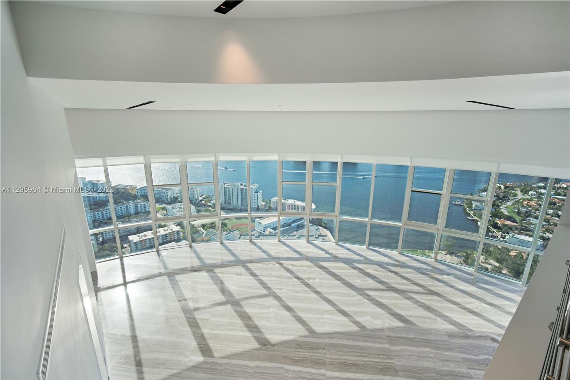 Hus i Sunny Isles Beach, Florida 12308033