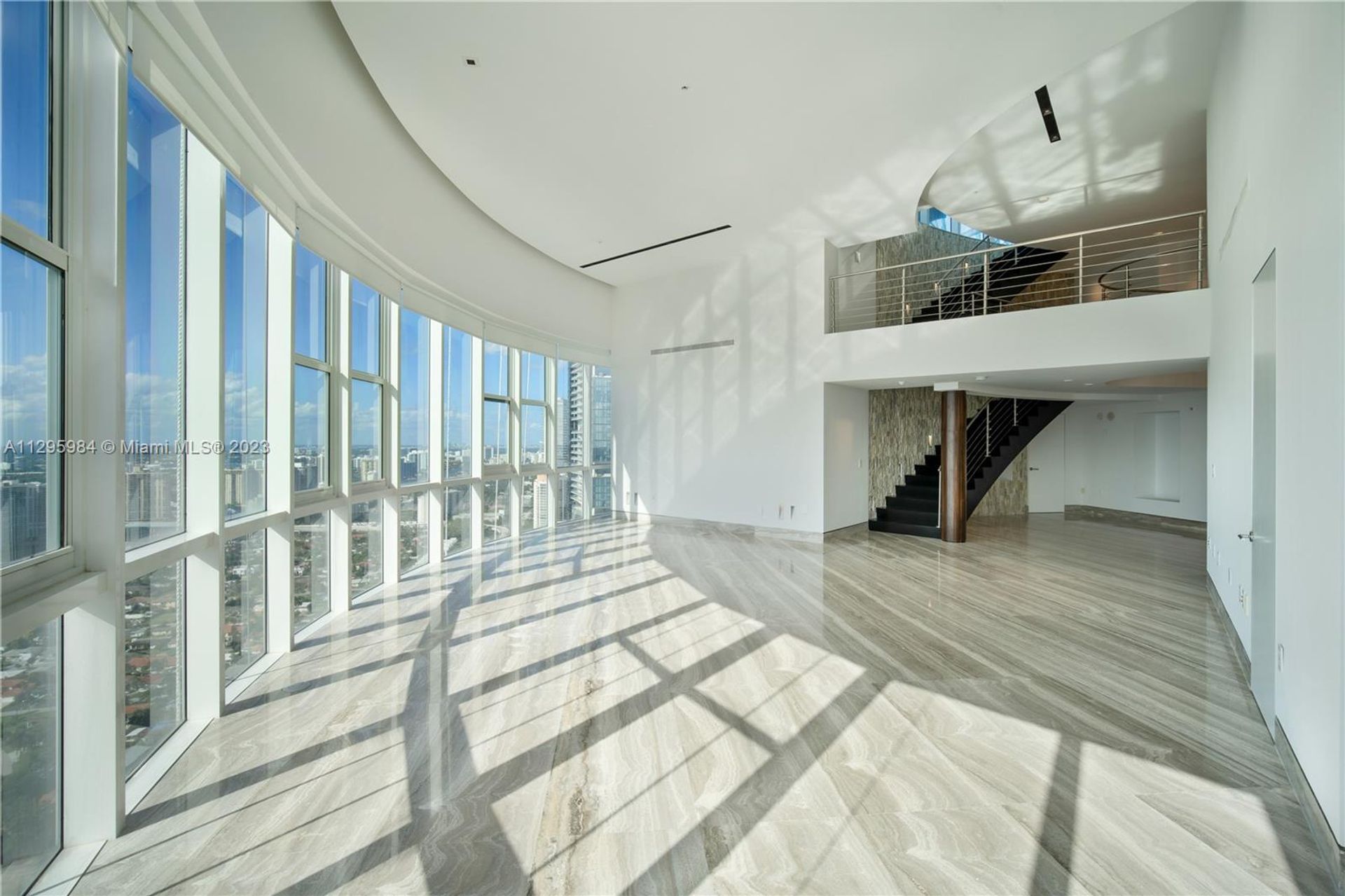 Hus i Sunny Isles Beach, Florida 12308033