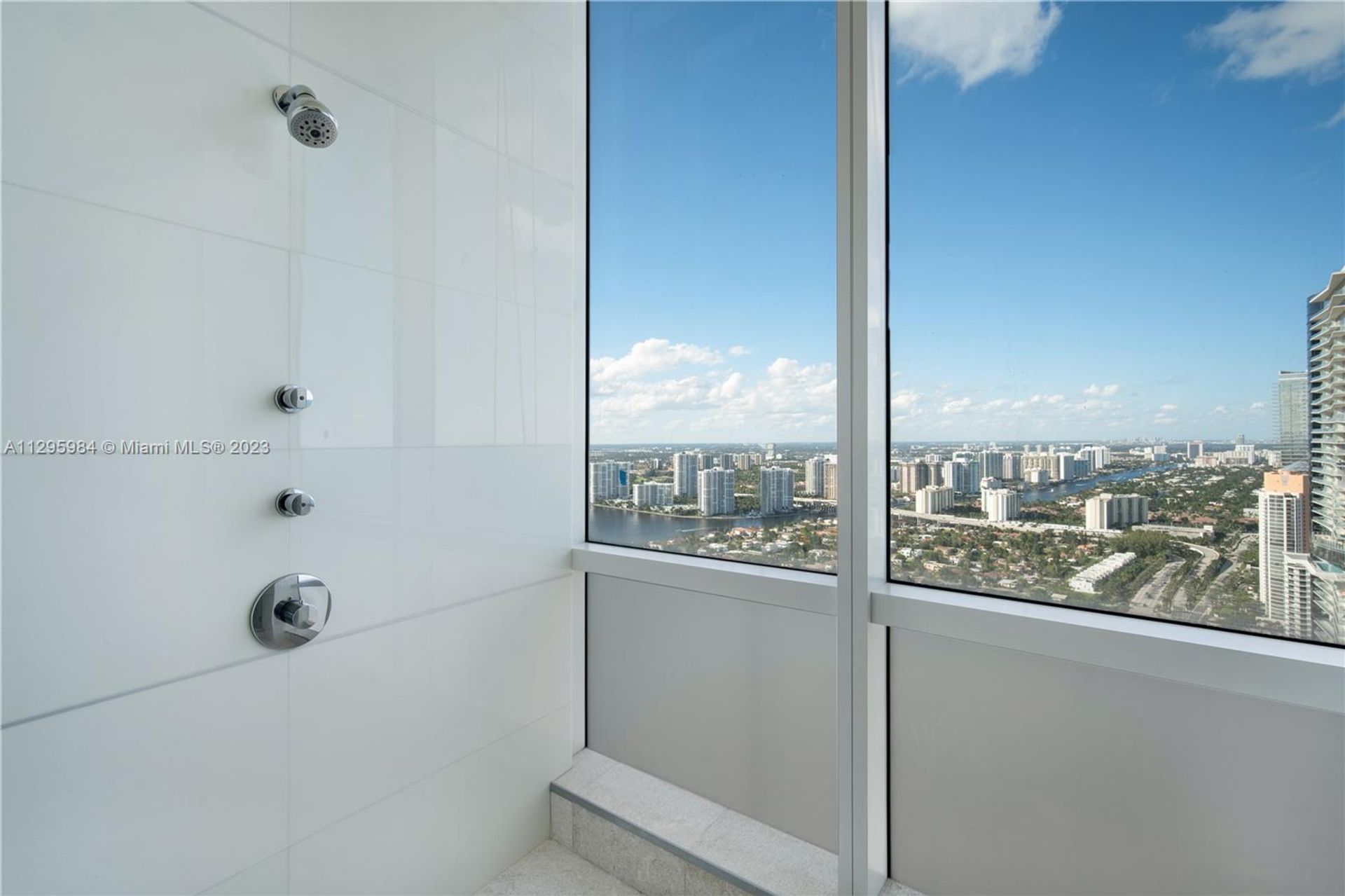 Hus i Sunny Isles Beach, Florida 12308033