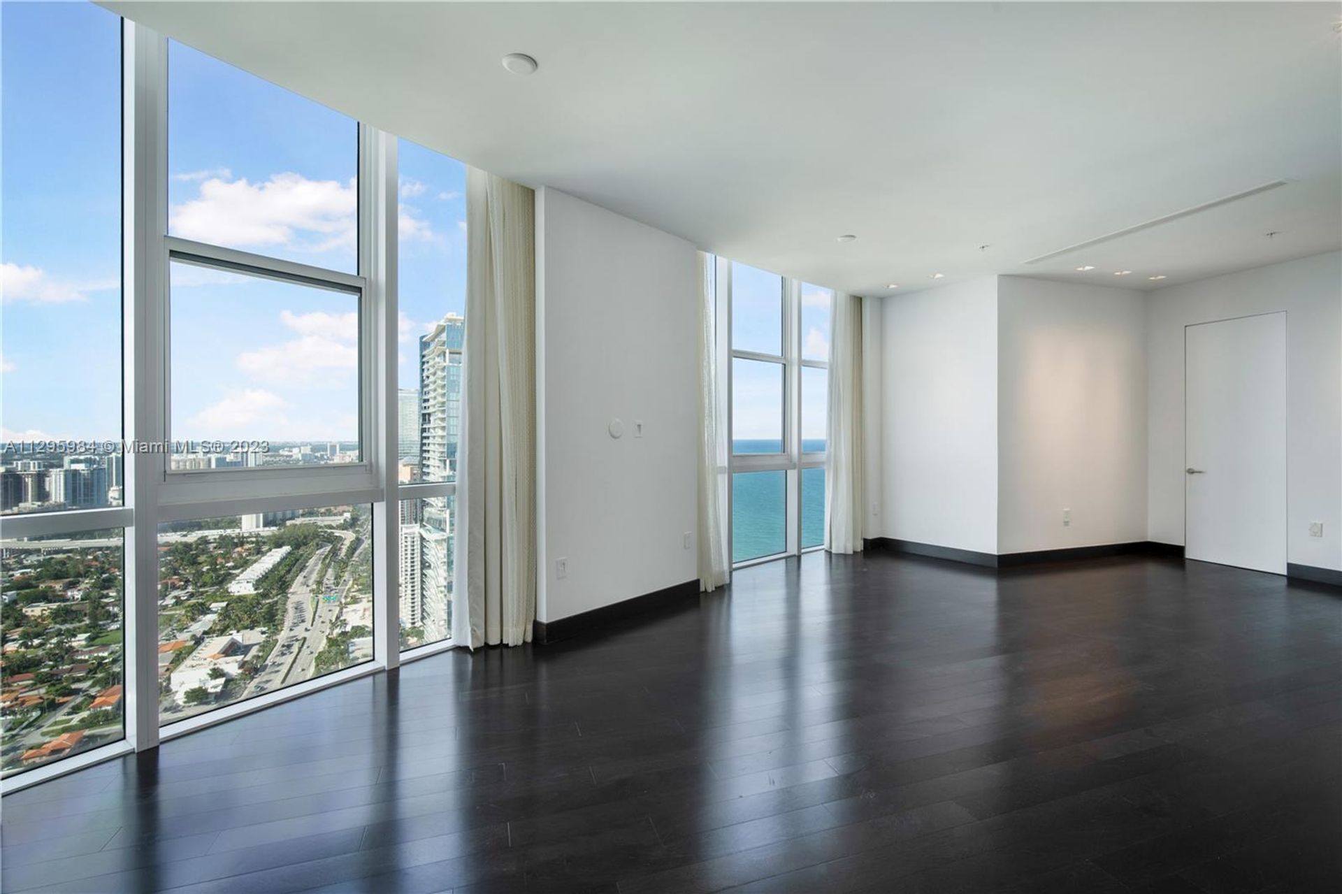 Hus i Sunny Isles Beach, Florida 12308033