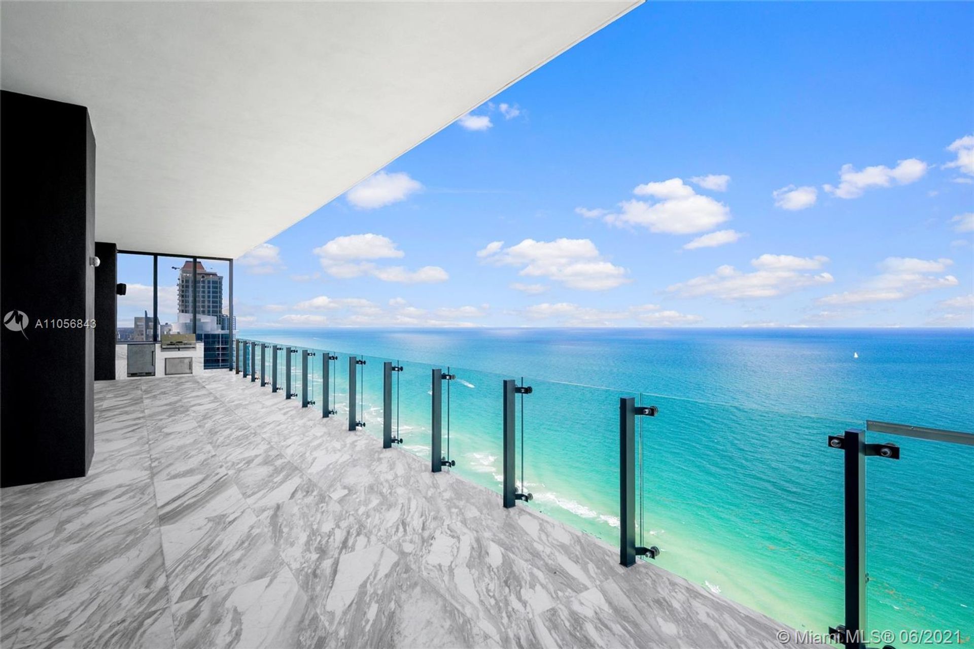 Condominium in Sunny Isles Beach, Florida 12308062