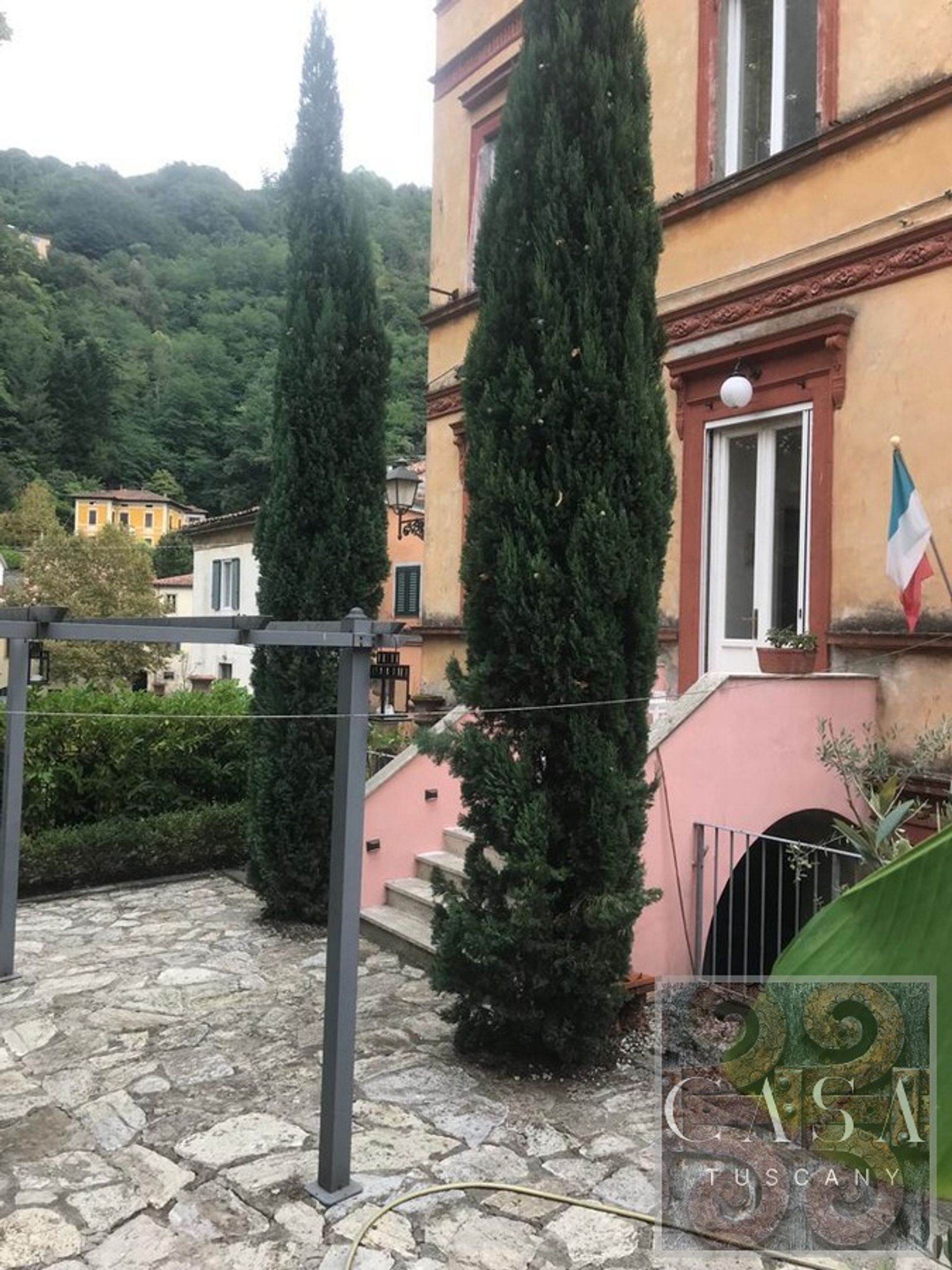 קוֹנדוֹמִינִיוֹן ב Bagni di Lucca, Tuscany 12308156