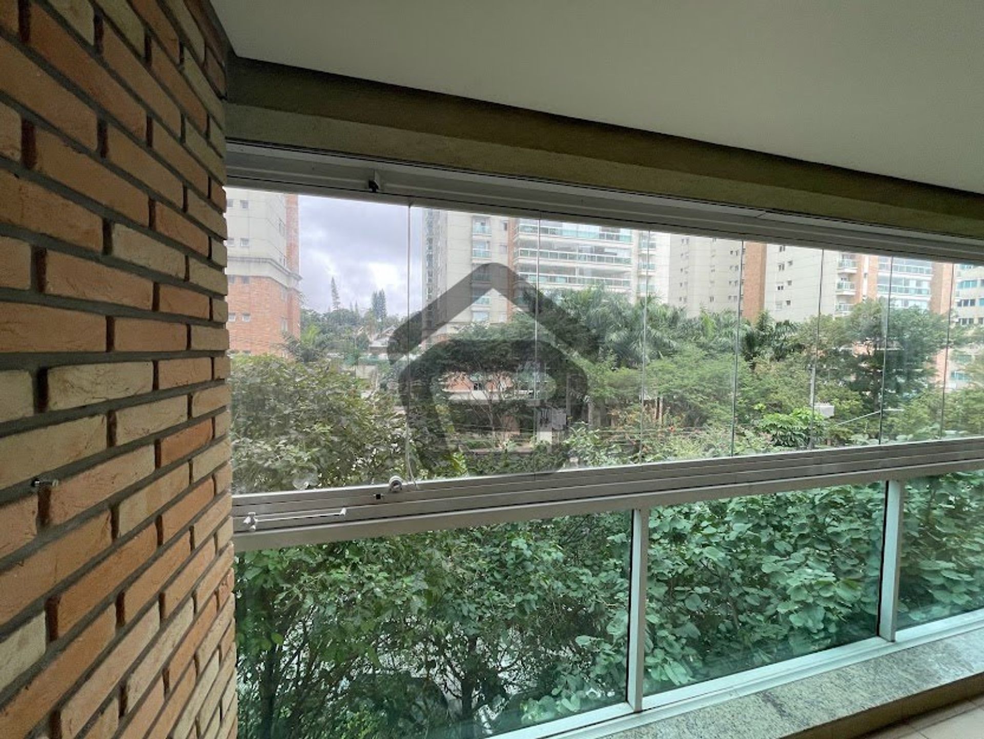 אַחֵר ב , São Paulo 12309810