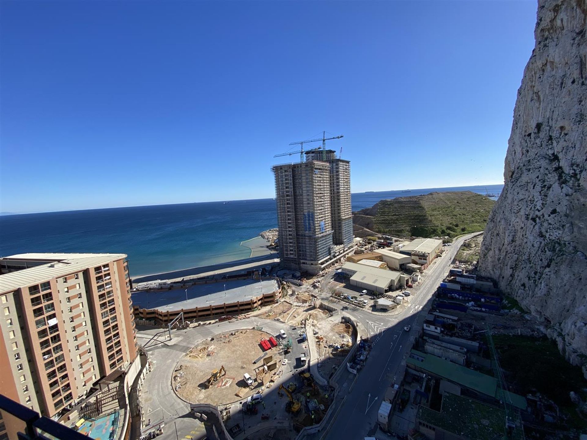 Condominium in La Linea de la Concepcion, Andalusia 12310763