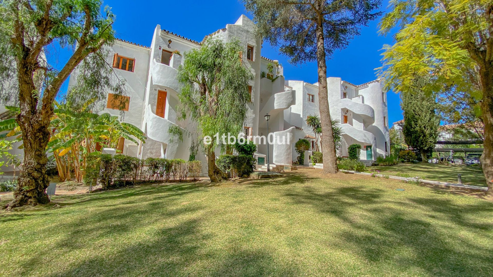 Condominium in Marbella, Andalucía 12310901