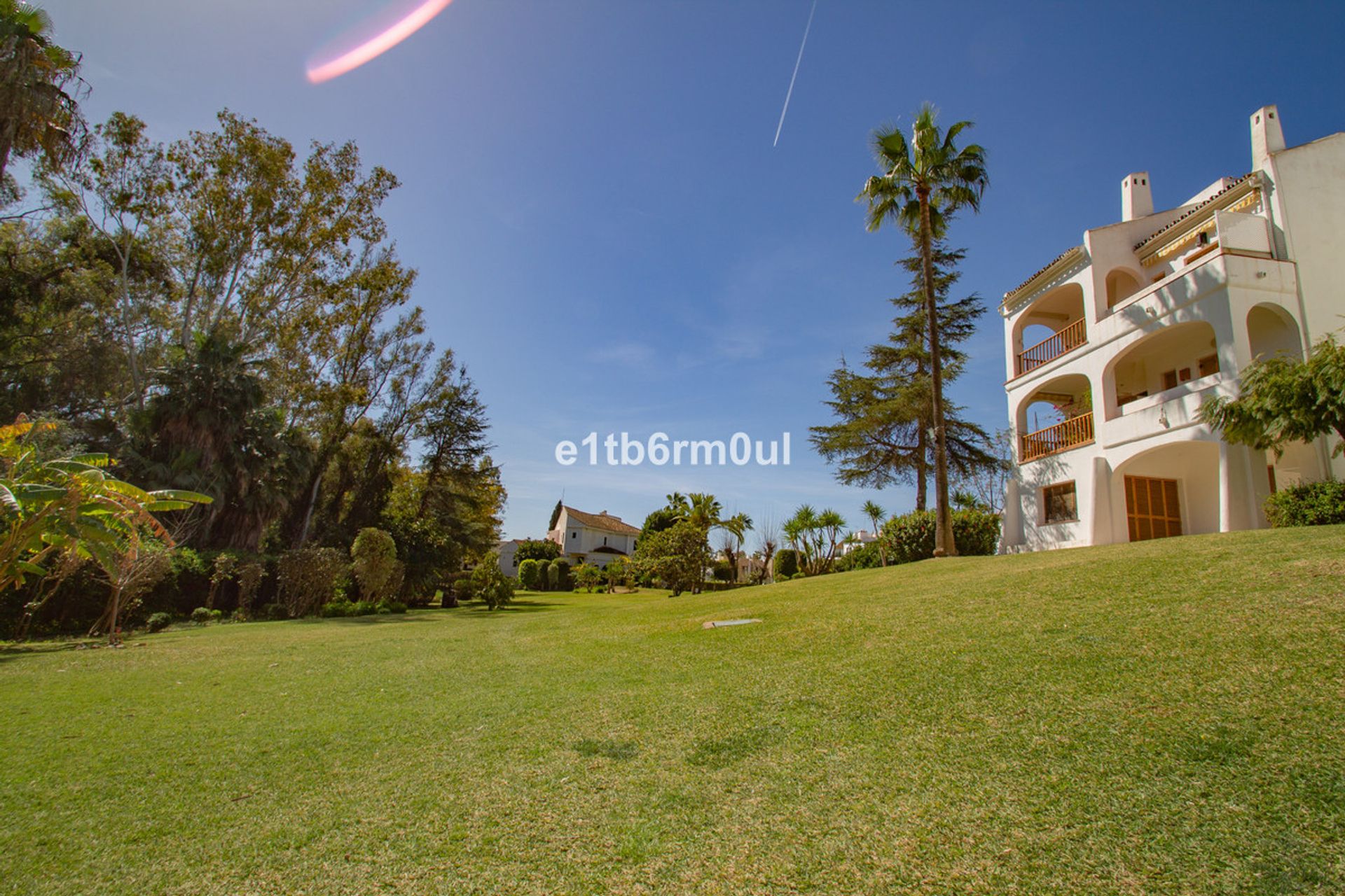 Condominium in Marbella, Andalucía 12310901