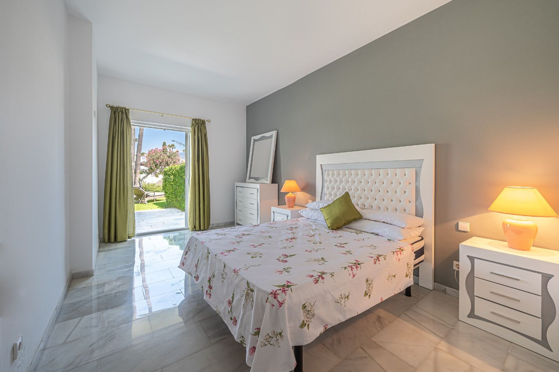 Condominium in Marbella, Andalusië 12313596