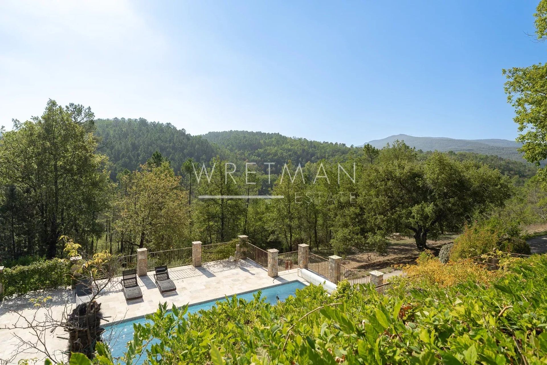 casa en Saint-Paul-en-Foret, Provence-Alpes-Cote d'Azur 12313791