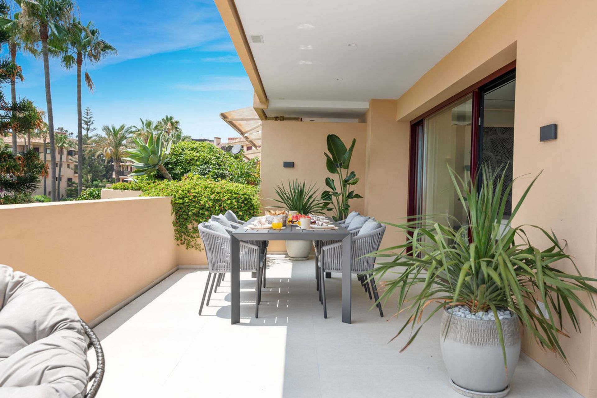 Condominium in Estepona, Andalucía 12315717