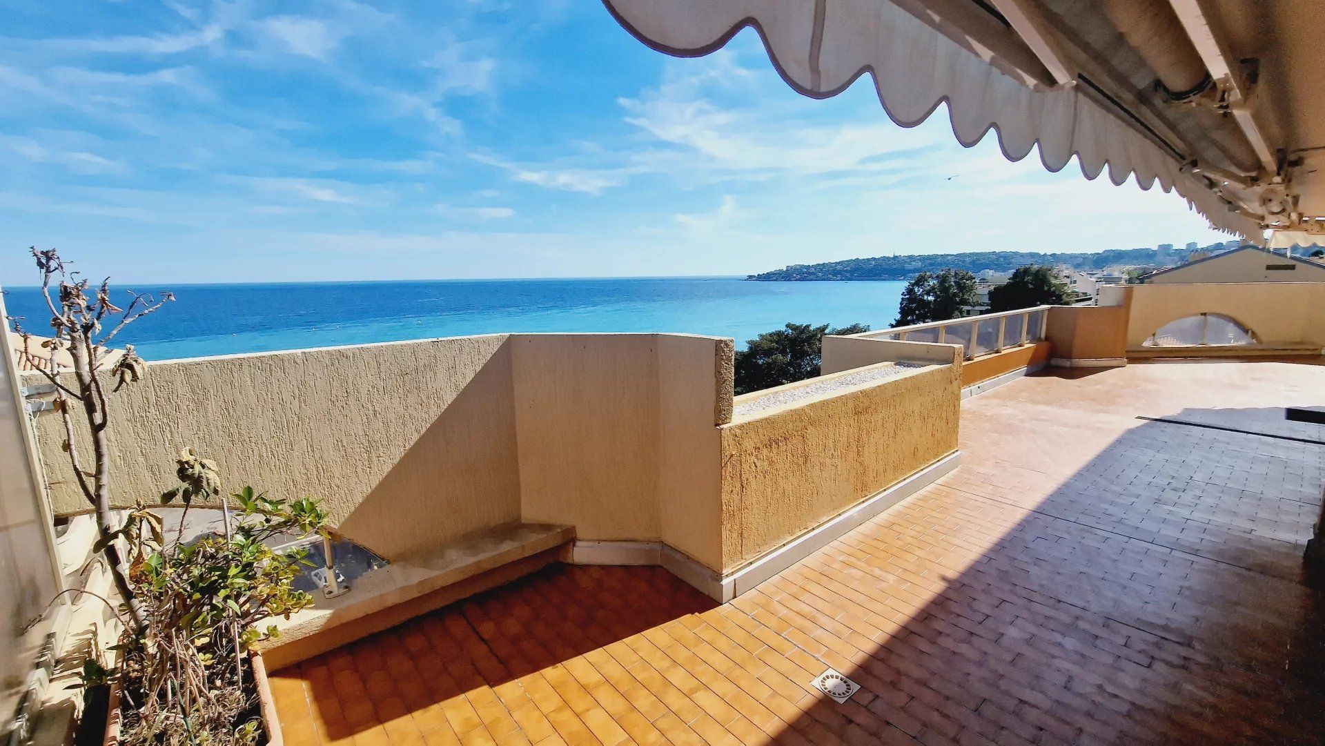 Condominium in Menton, Provence-Alpes-Cote d'Azur 12316905