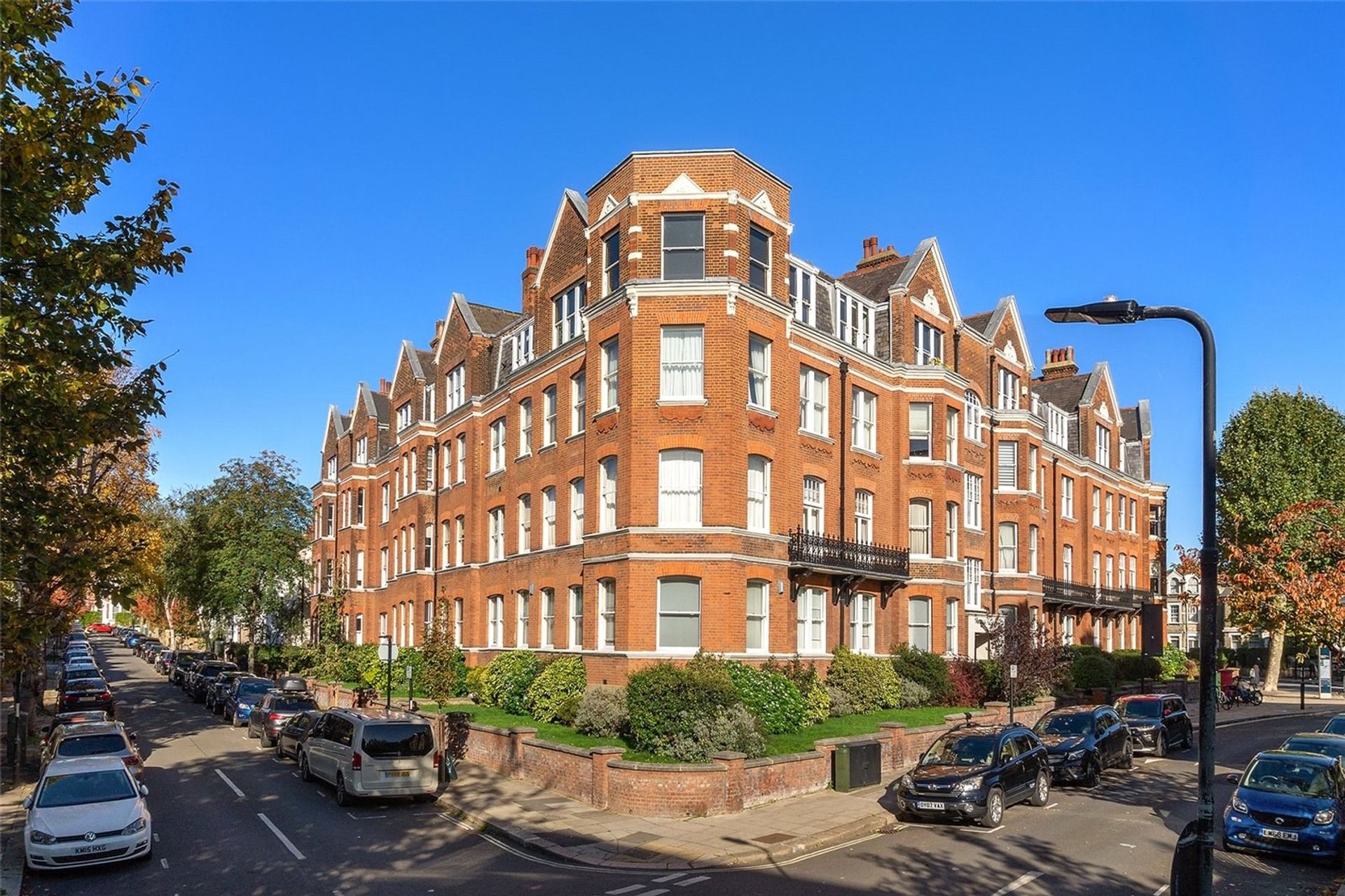 Condominium in Hampstead, West End Lane 12317093